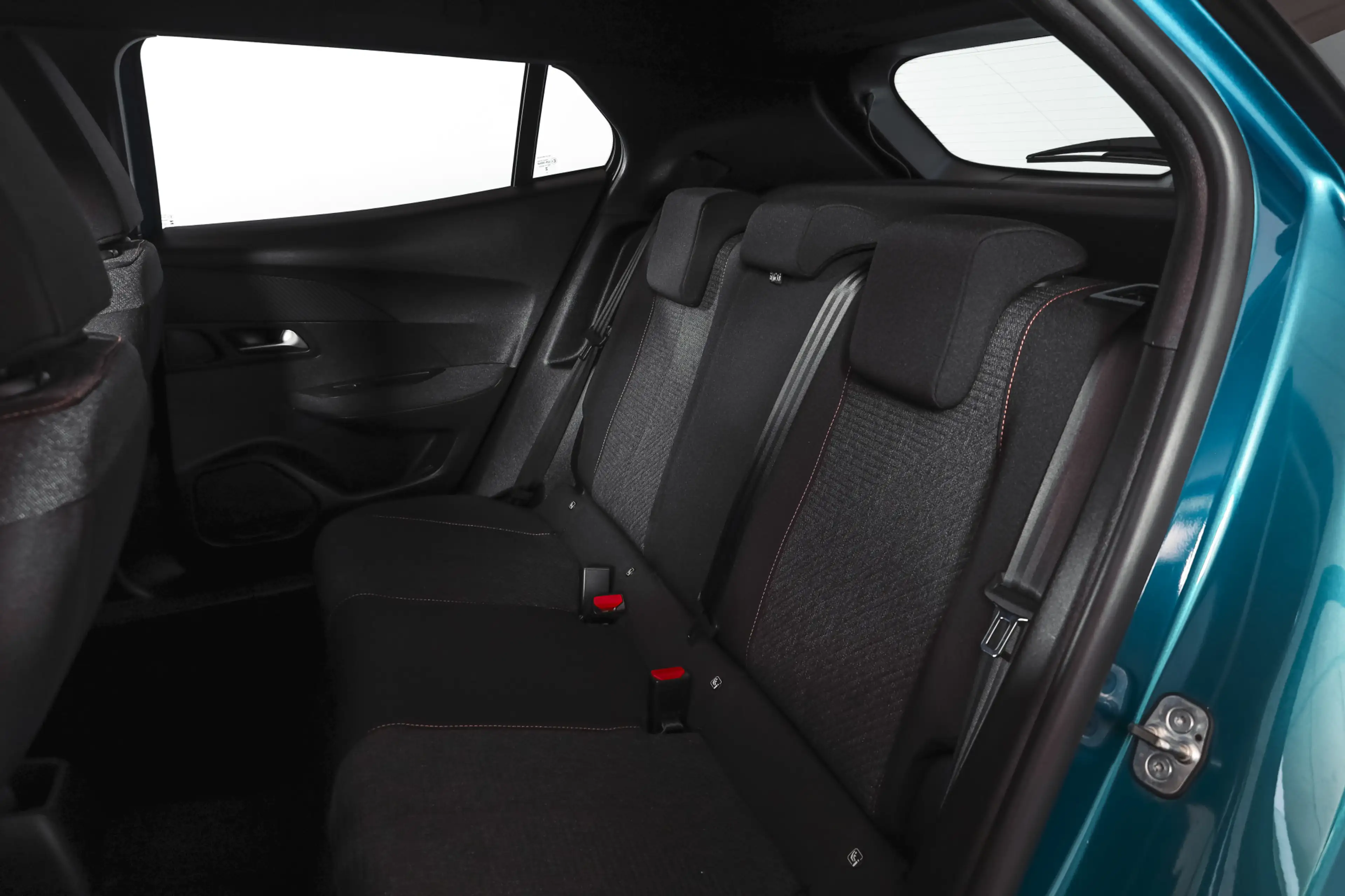 Peugeot 2008 1.2 Hybrid 136 Style | Cruise | PDC | App. Connect — photo 6