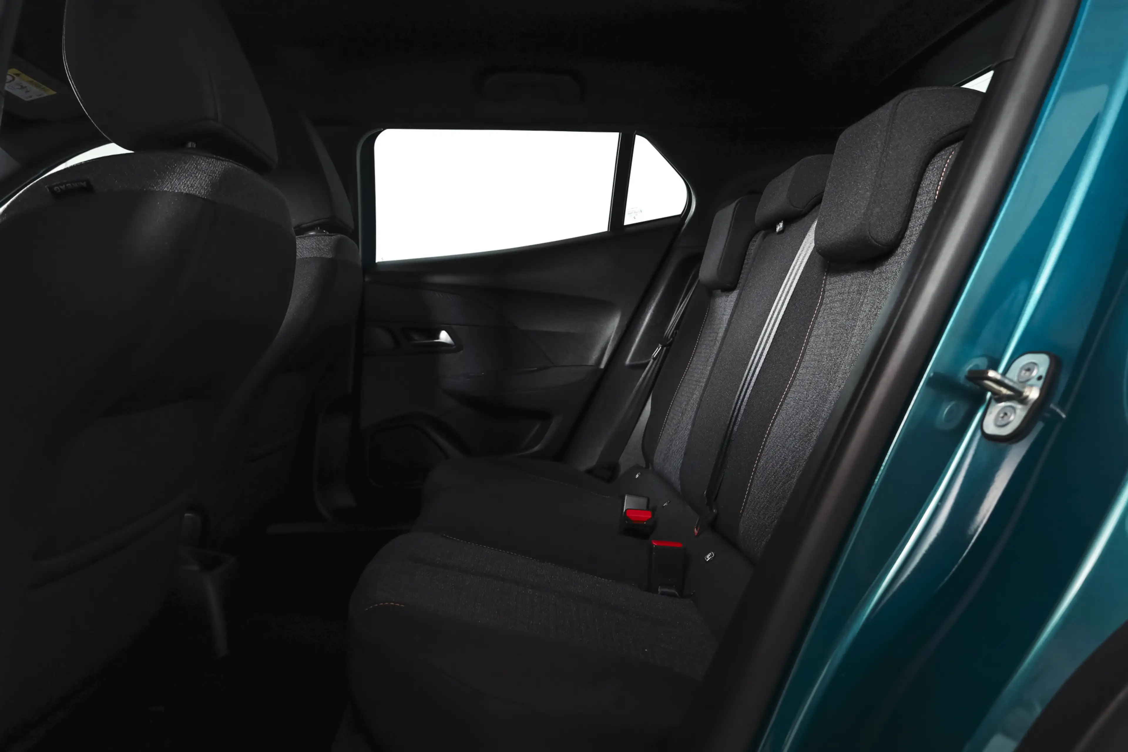 Peugeot 2008 1.2 Hybrid 136 Style | Cruise | PDC | App. Connect — photo 43
