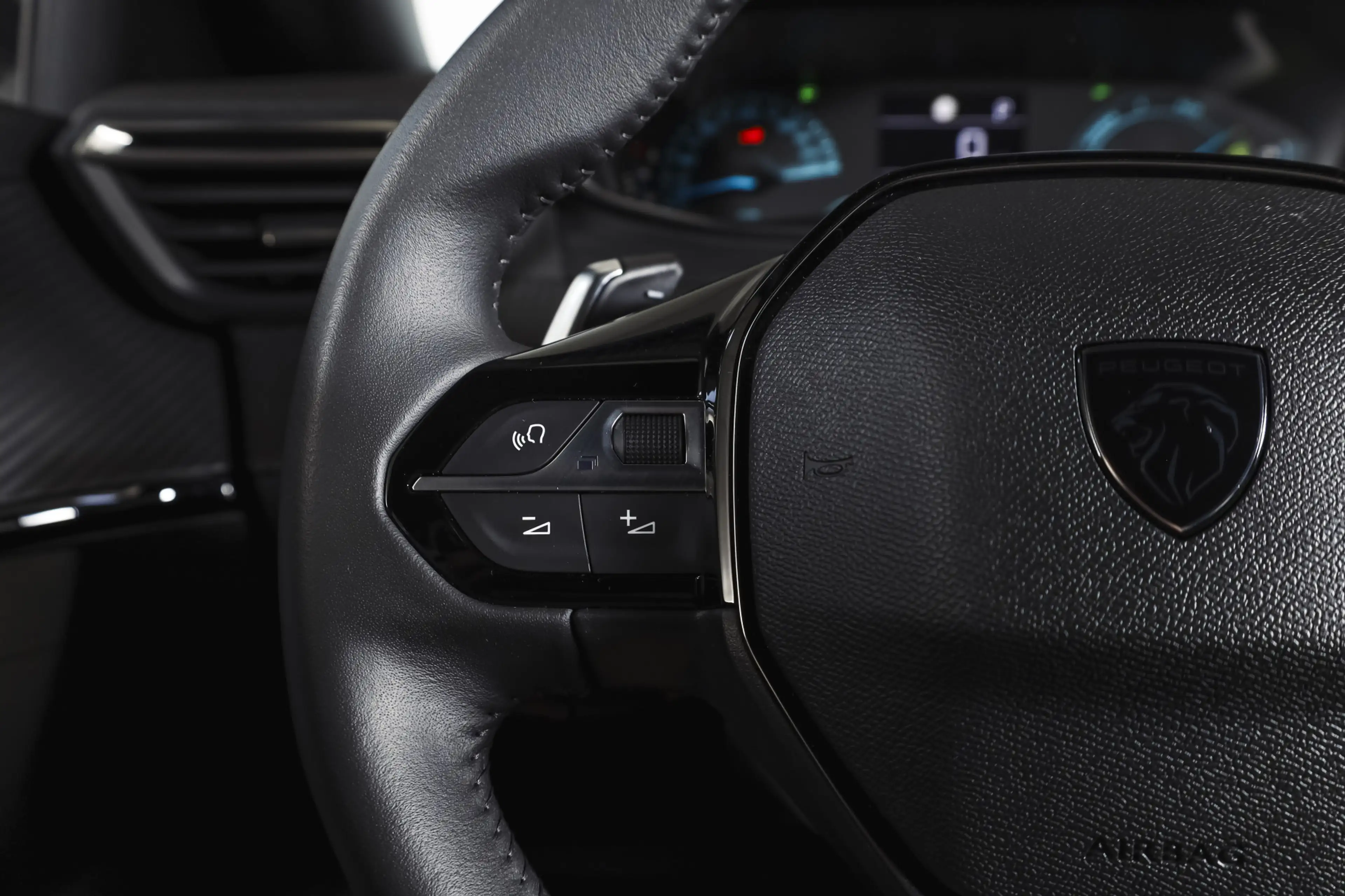 Peugeot 2008 1.2 Hybrid 136 Style | Cruise | PDC | App. Connect — photo 32