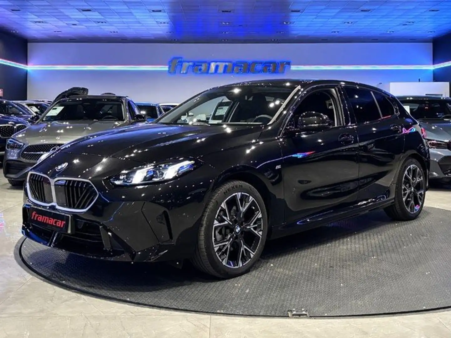 BMW 116 120iA Negro - 1