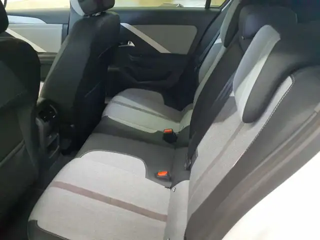 Opel Astra view 13
