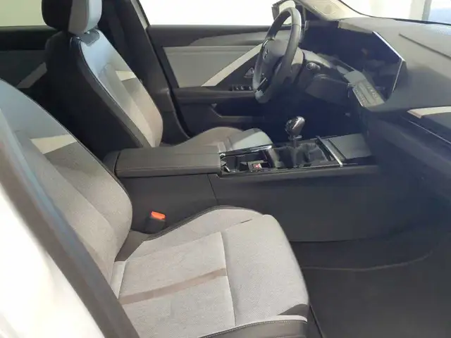 Opel Astra view 8
