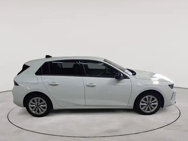 Opel Astra view 3