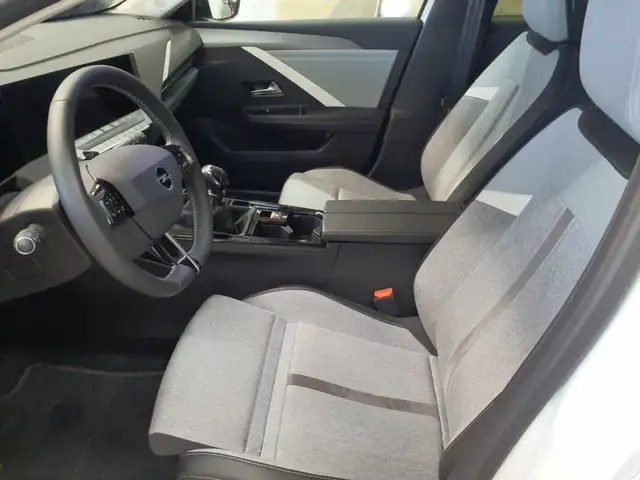 Opel Astra view 7