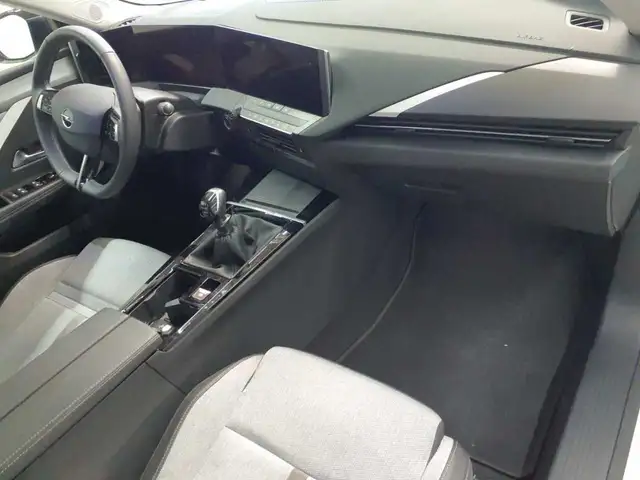 Opel Astra view 9