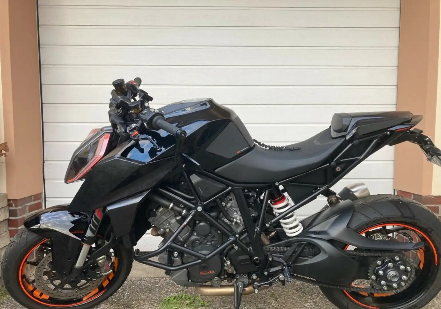 KTM 1290 Super Duke R Siyah - 2
