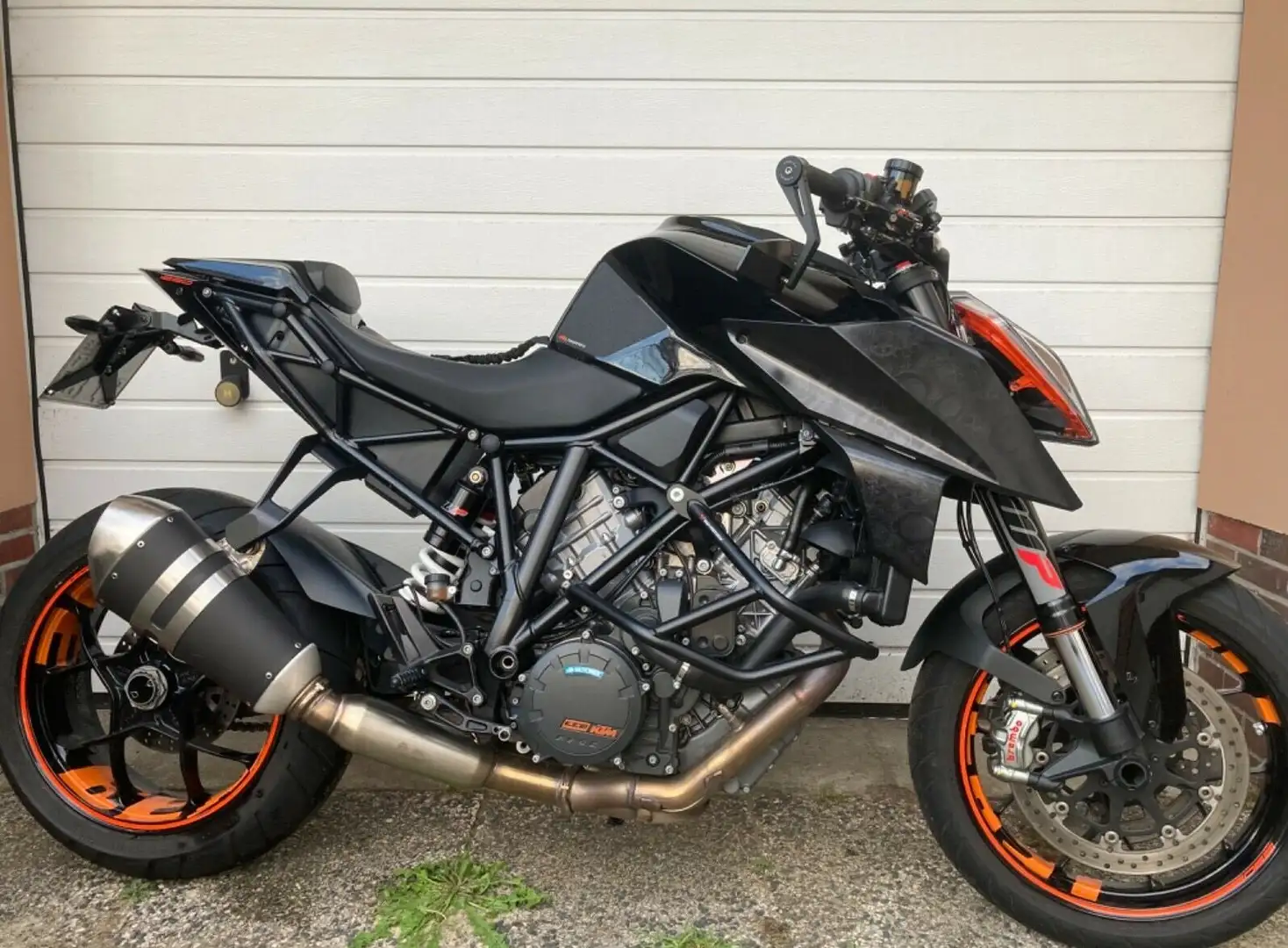 KTM 1290 Super Duke R Siyah - 1