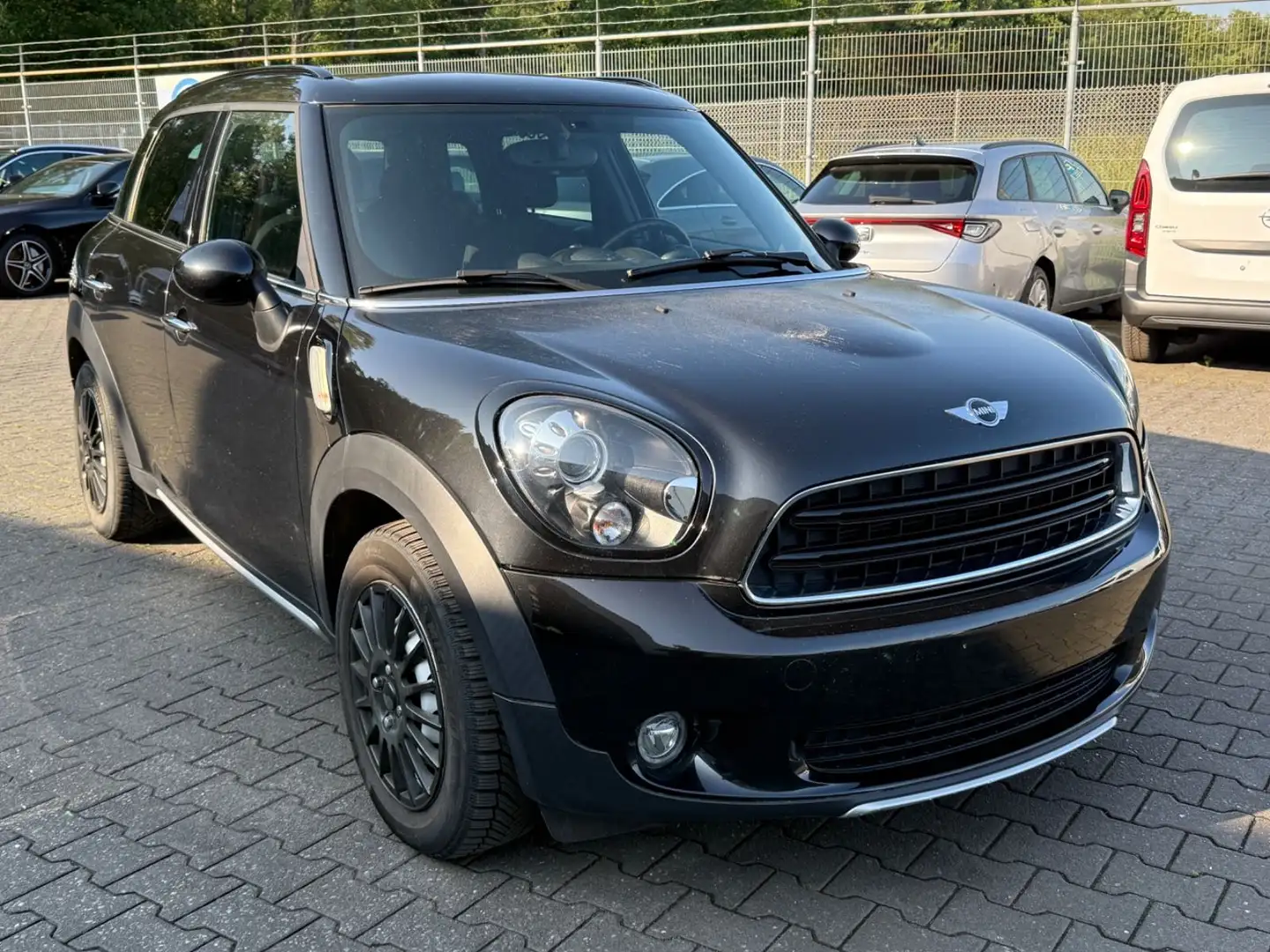 MINI Cooper Countryman Cooper All4*AUTOMAT*NAVI*MOTORPROBLEM Zwart - 2