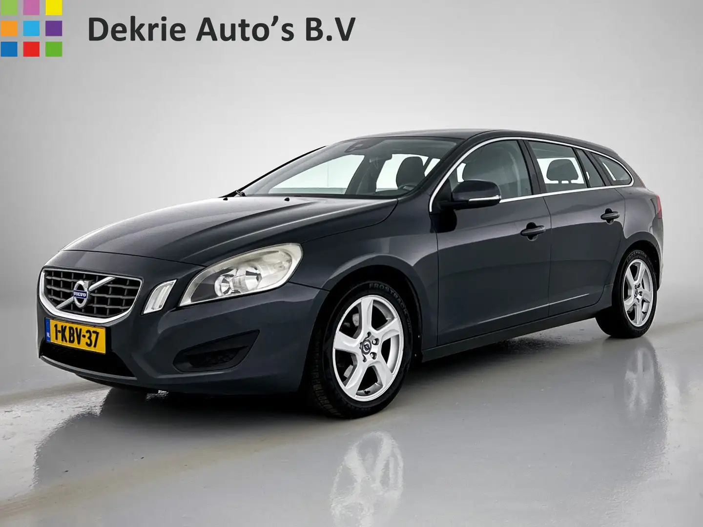 Volvo V60 1.6 T3 Momentum / Navi / Cruise-ctr / Lmv / Airco Grijs - 1