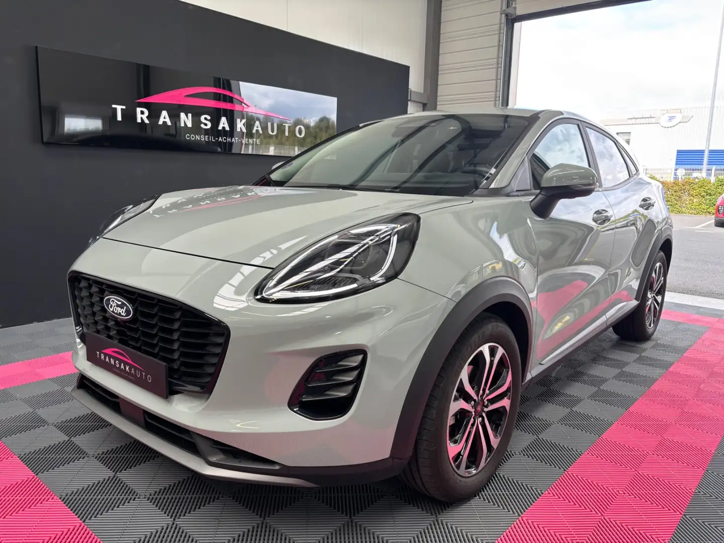 Ford Puma Titanium Grijs - 1