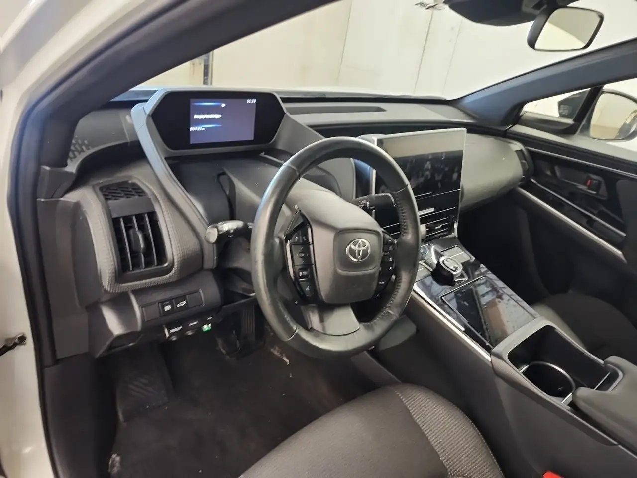 Toyota bZ4X снимка Toyota bZ4X