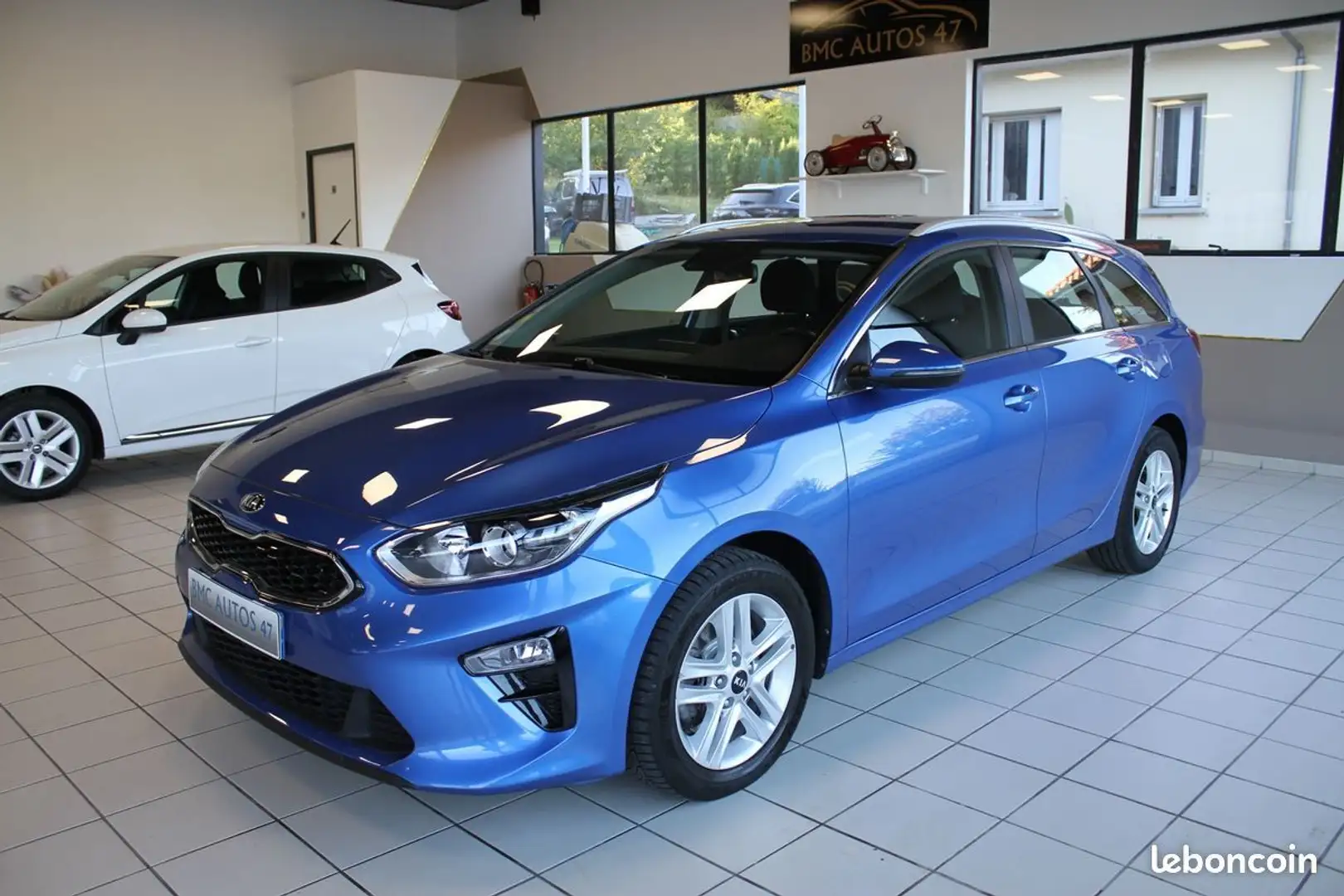 Kia Ceed SW / cee'd SW Ceed 1.6 crdi 136 ch MHEV Active 1er Main, Diesel Bleu - 1