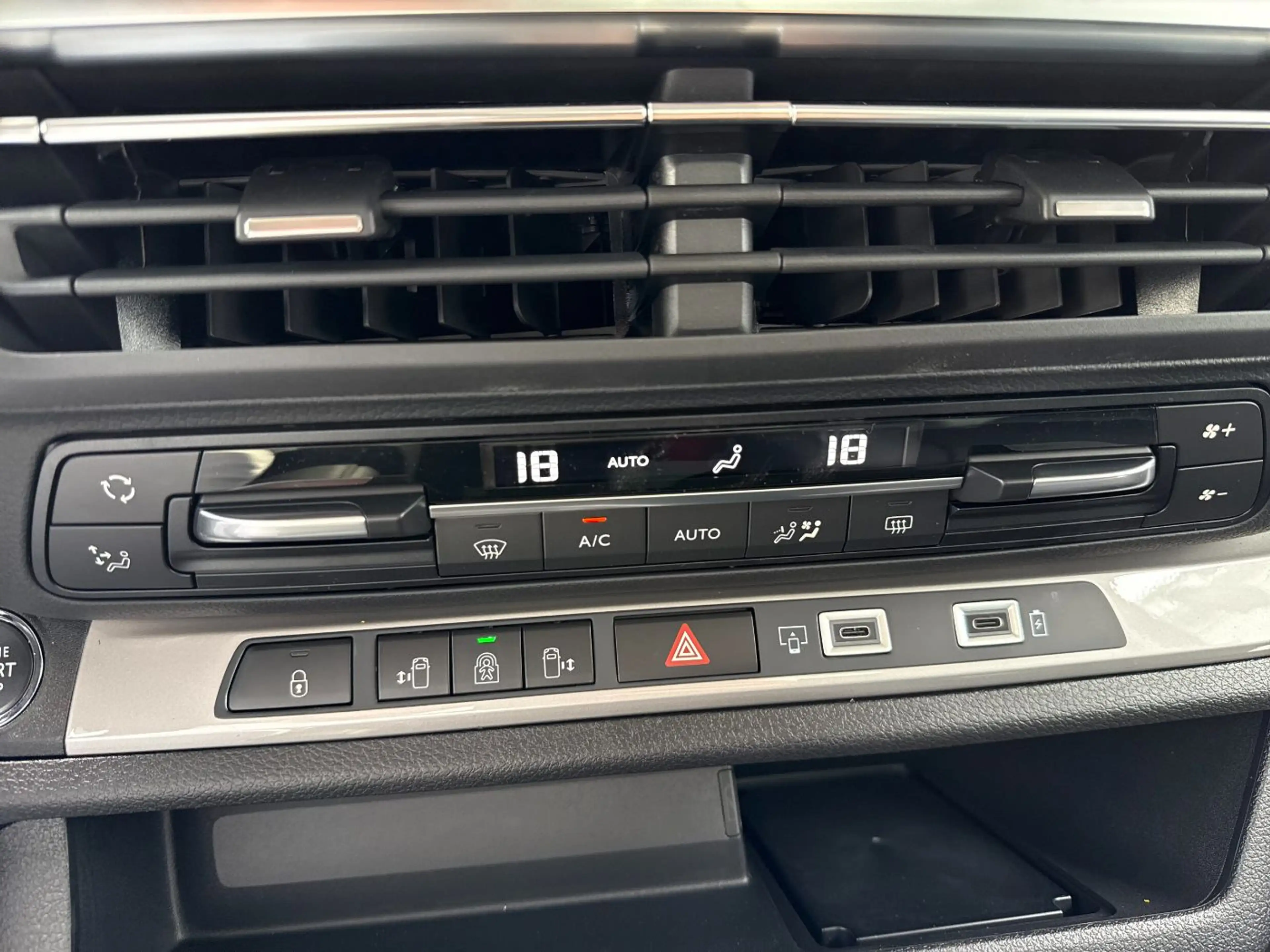 Peugeot Traveller 2.2 Diesel 180 L3 Allure LED+Navi+Pano — photo 14