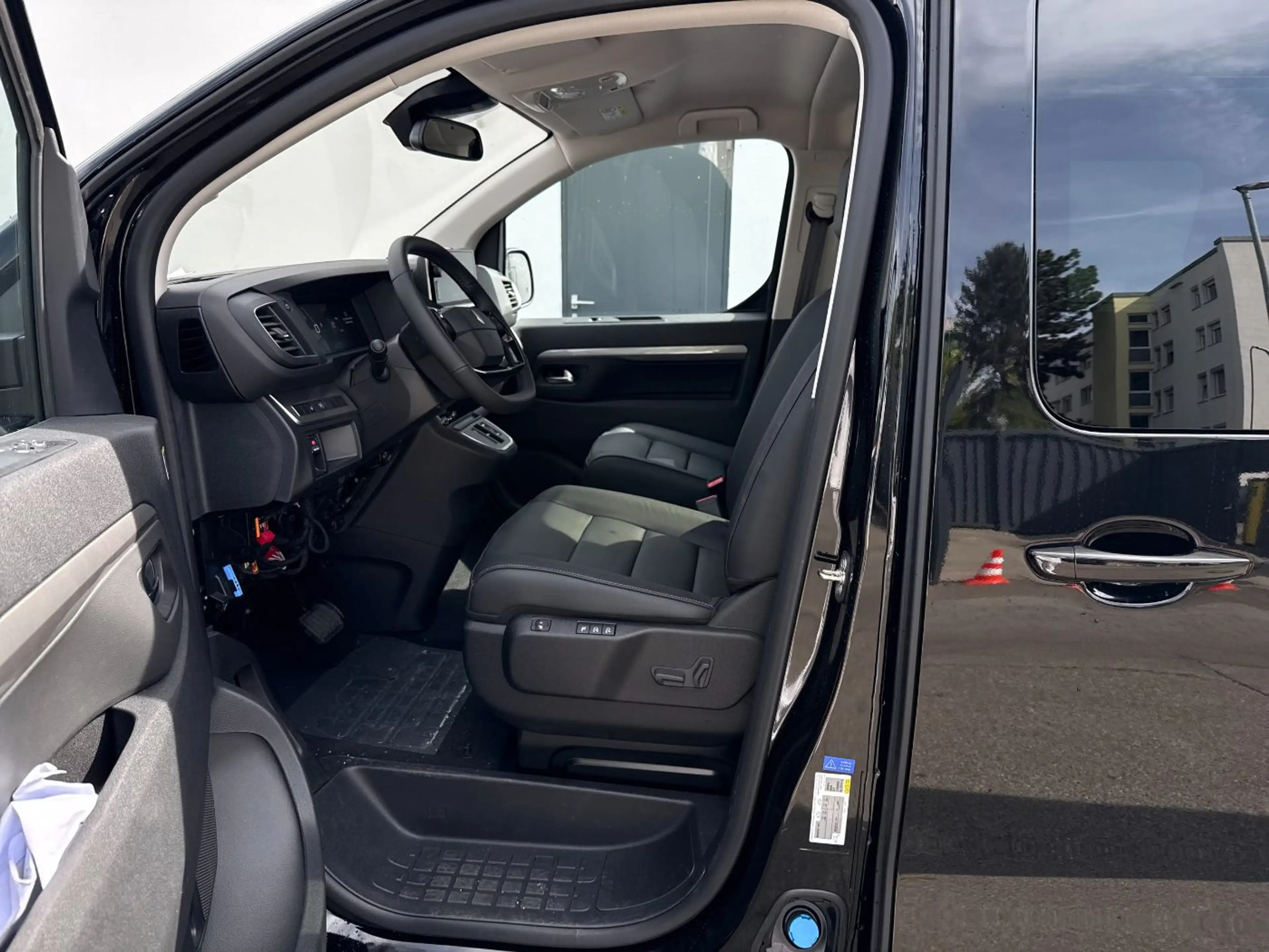 Peugeot Traveller 2.2 Diesel 180 L3 Allure LED+Navi+Pano — photo 7
