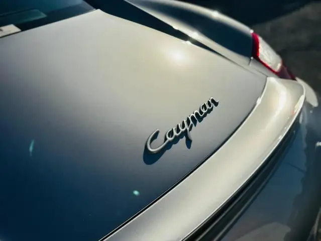 Porsche Cayman view 12