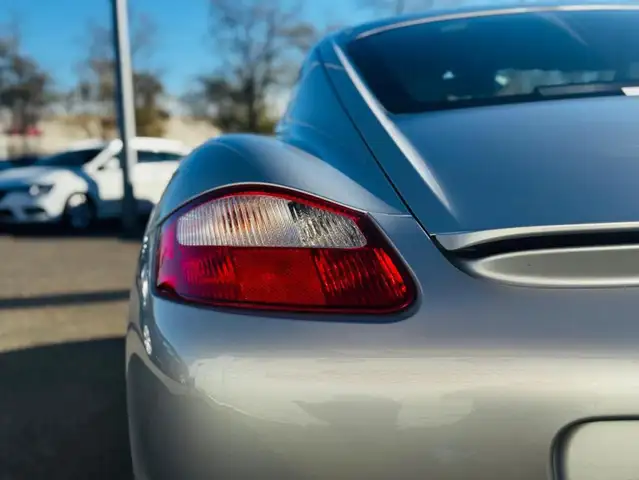 Porsche Cayman view 11