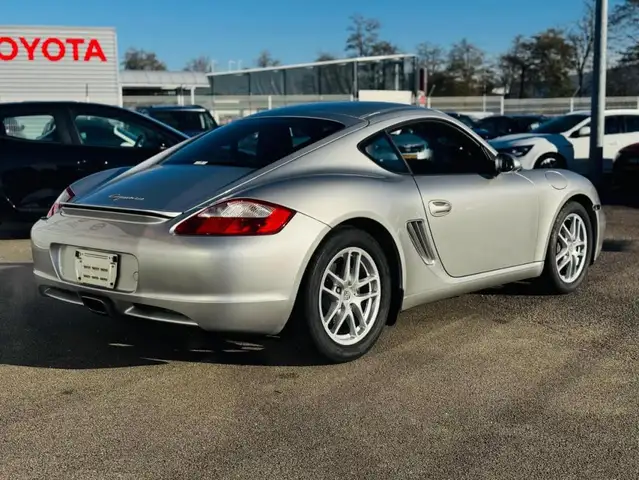 Porsche Cayman view 5