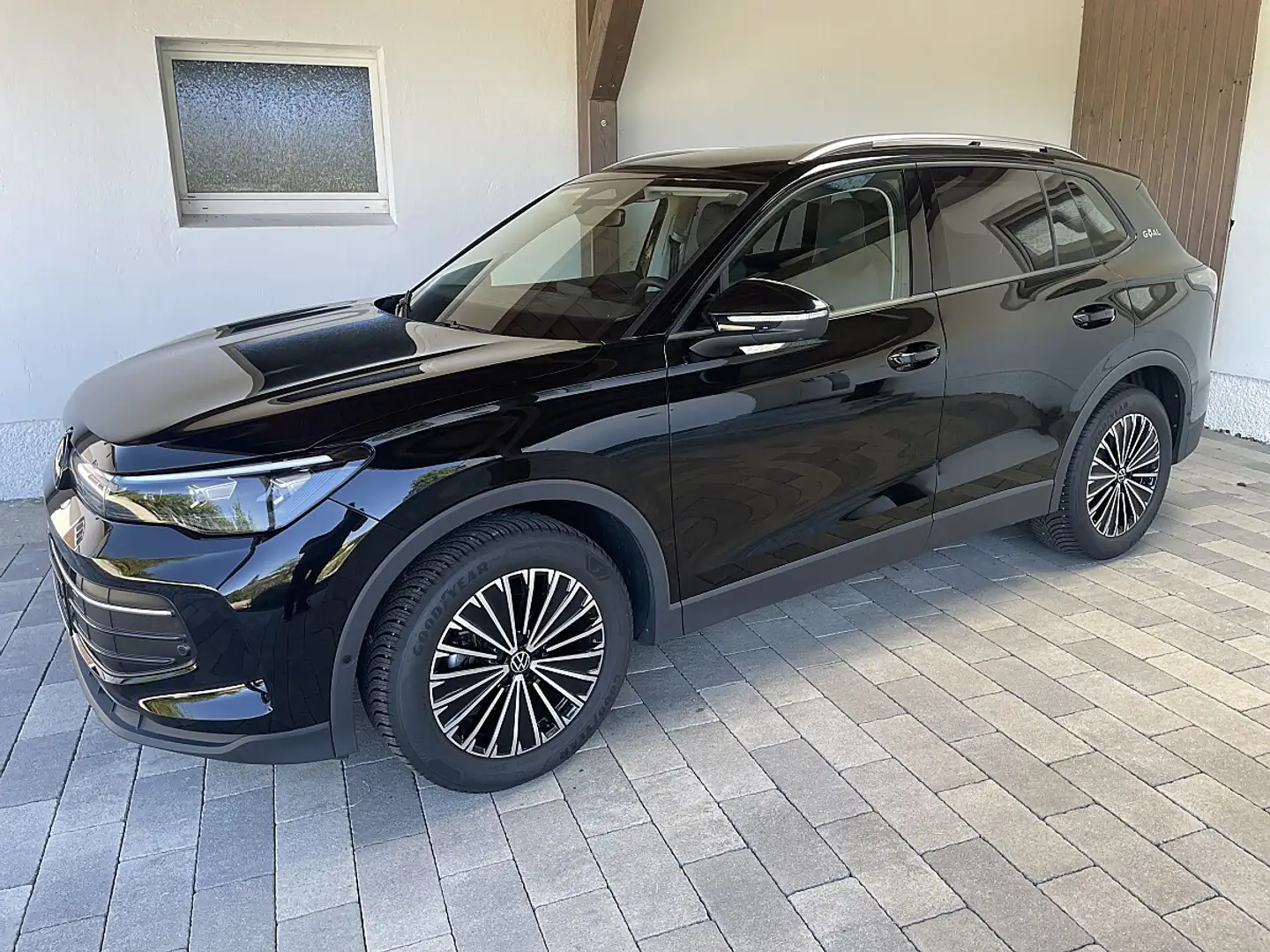 Volkswagen Tiguan Schwarz - 2