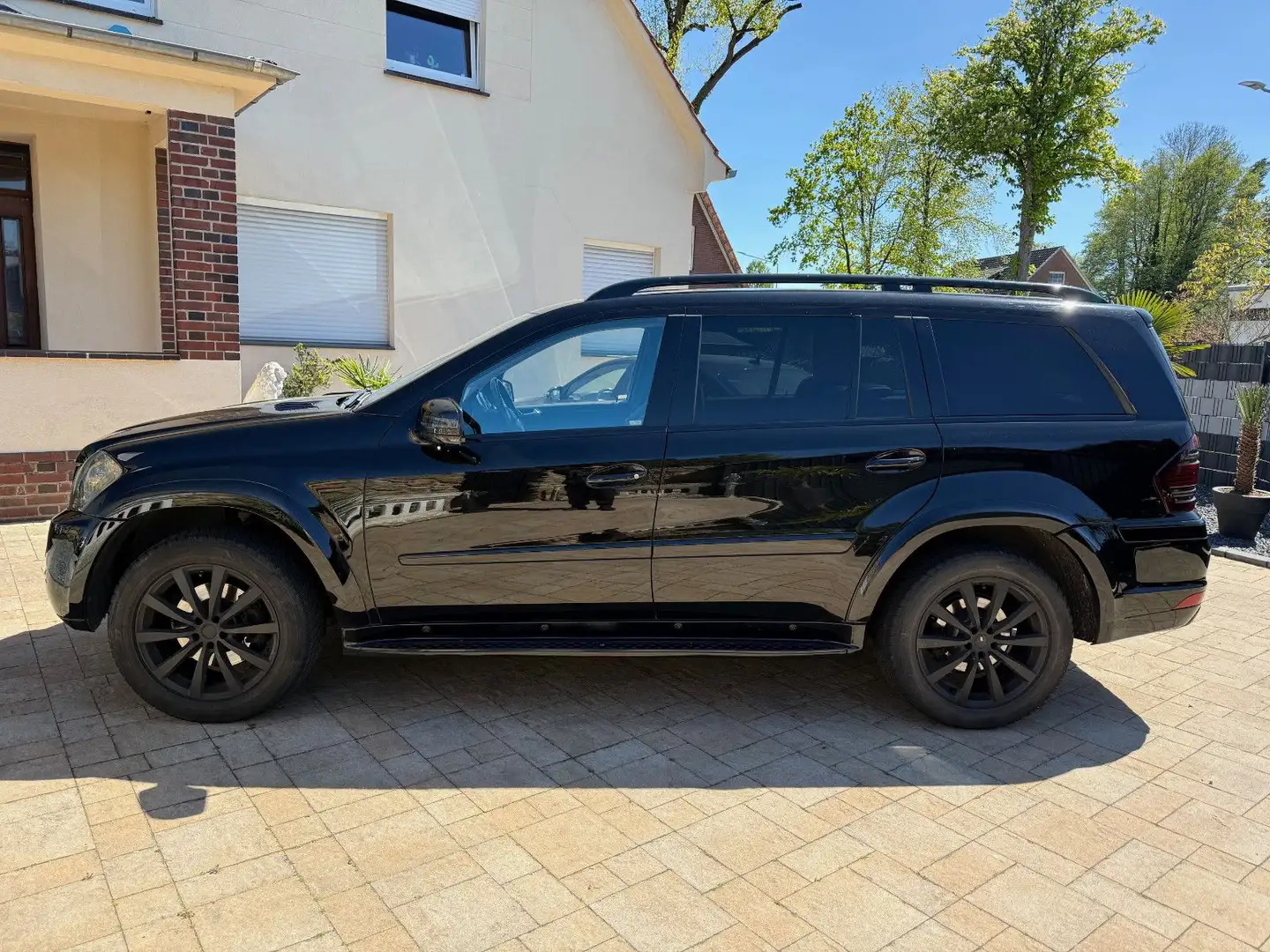 Mercedes-Benz GL 500 4Matic+LPG Gas+Leder+Navi+SSD+DVD+7 Sitze Schwarz - 2