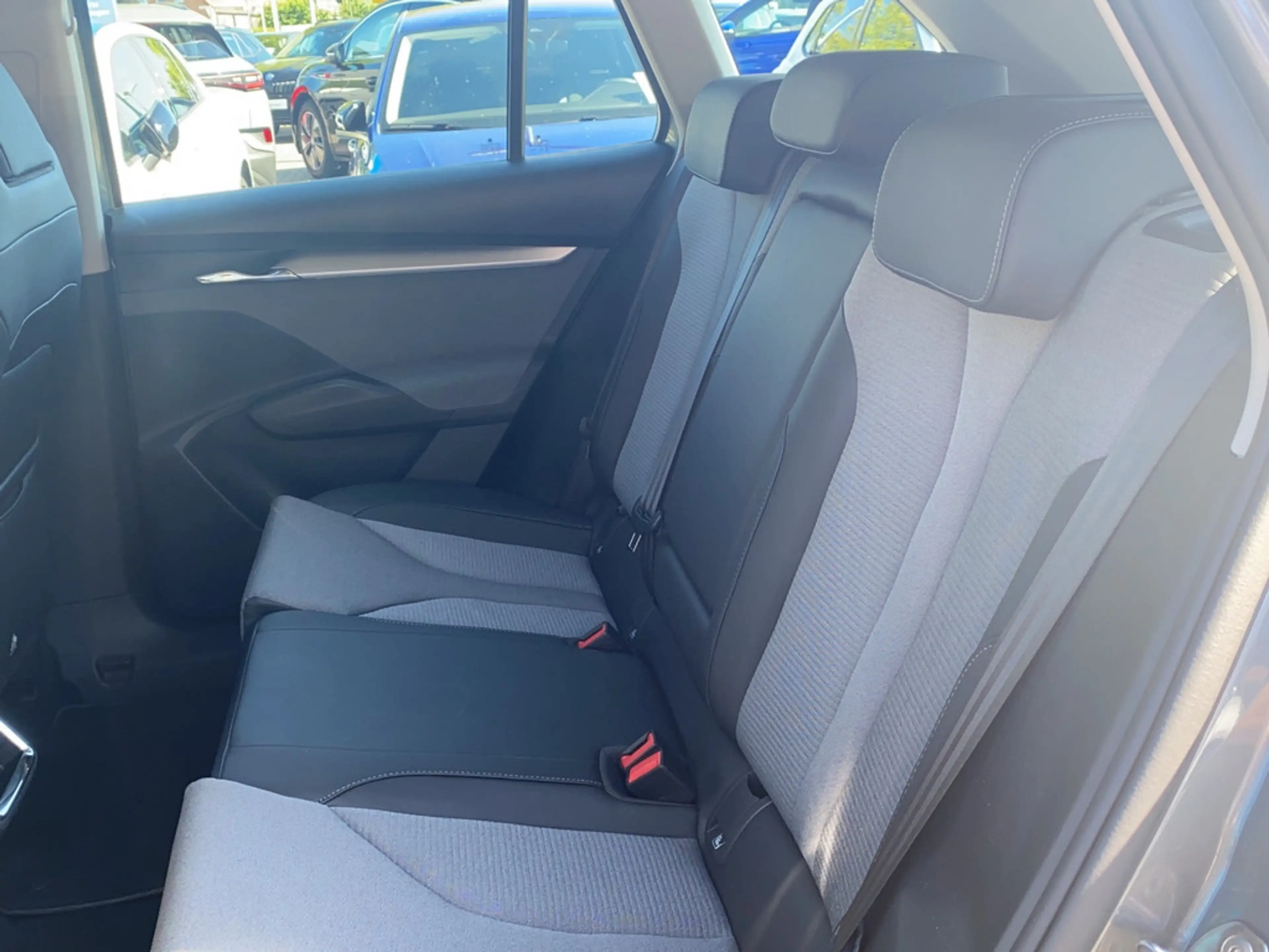 Skoda Enyaq iV 60 Loft Wärmepumpe+ Navi+PDC+Kamera+LED — photo 9