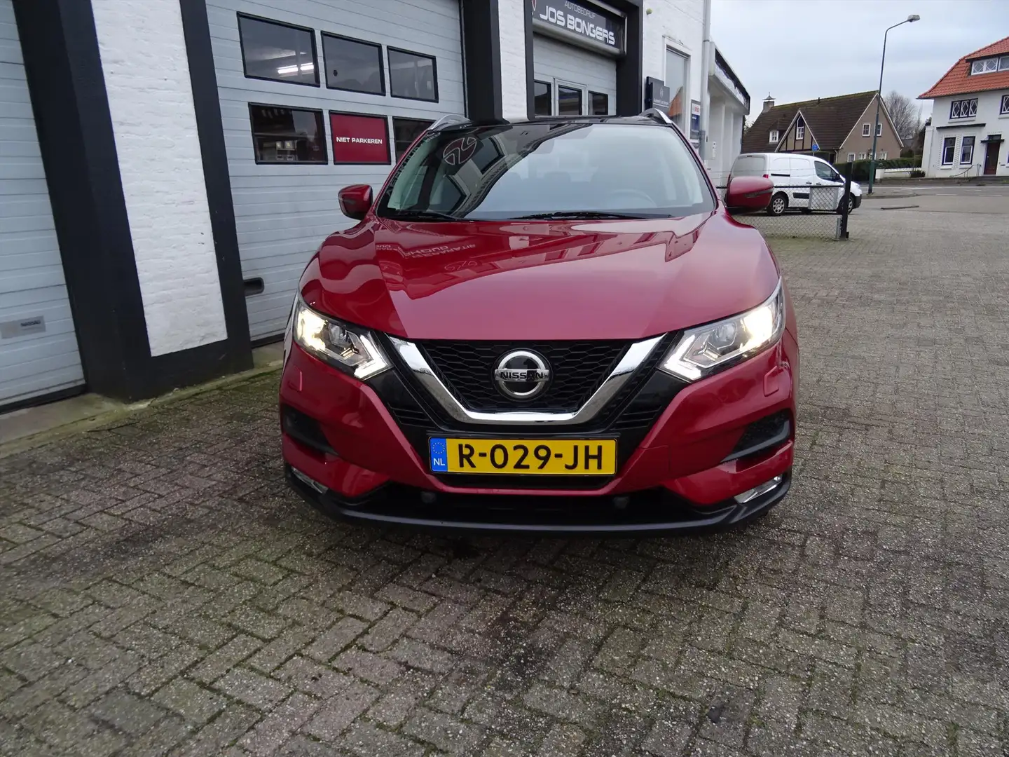 Nissan Qashqai 1.2 DIG-T 115pk Business Edition Rood - 2