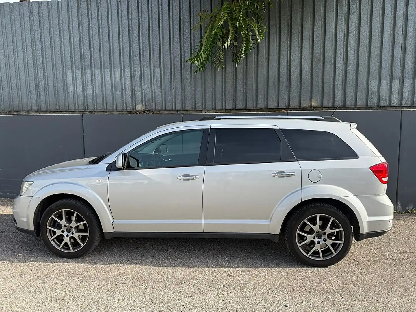 Fiat Freemont 2,0 Multijet II 170 Lounge AWD Aut. | PICKERL B... Grau - 2