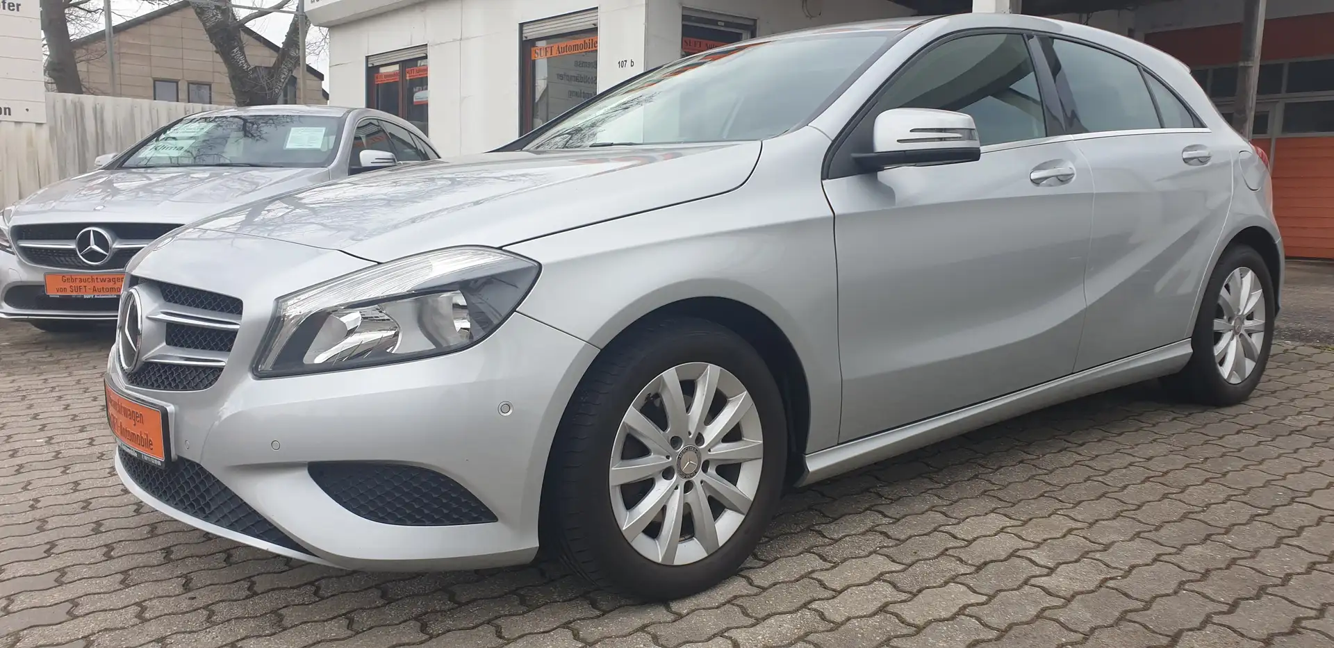 Mercedes-Benz A 180 (BlueEFFICIENCY) 7G-DCT Style Navi Sitzheizung PTS Silber - 1