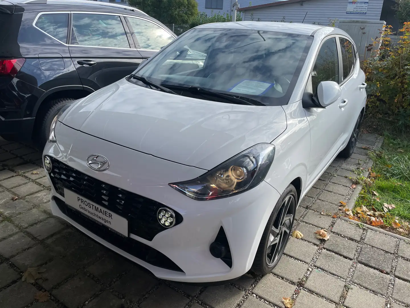 Hyundai i10 1.0 EDITION 30 Weiß - 1