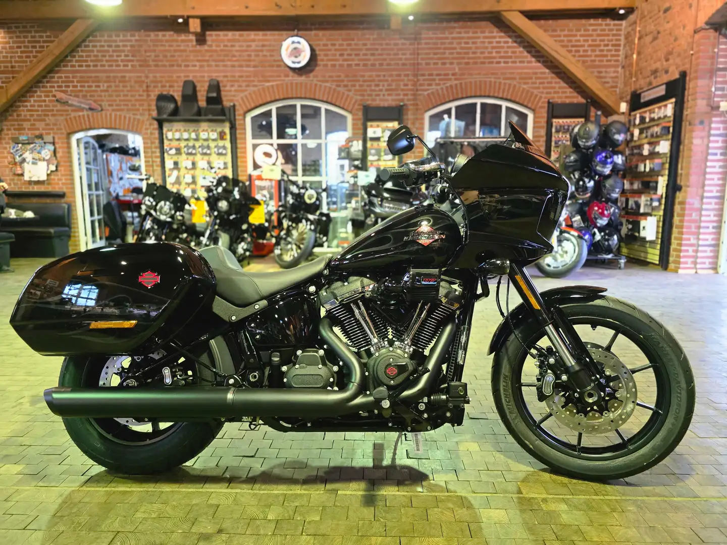 Harley-Davidson Lowrider ST FXLRST Low Rider ST Schwarz - 2