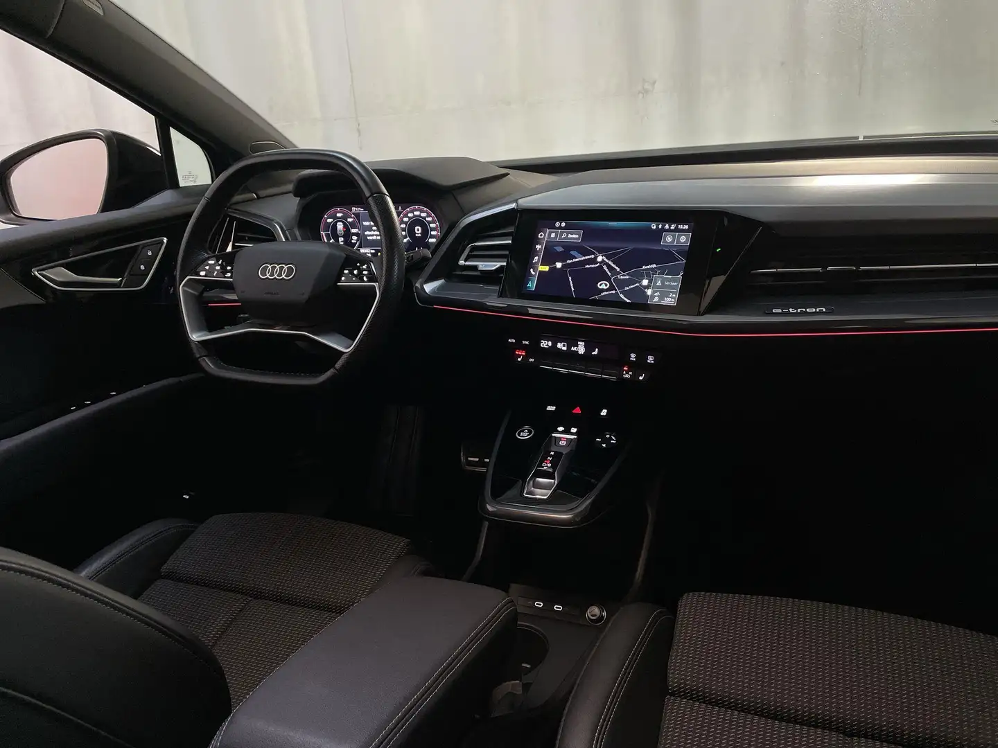 Audi Q4 e-tron 35 Launch edition S Competition 55 kWh Panoramadak Noir - 2