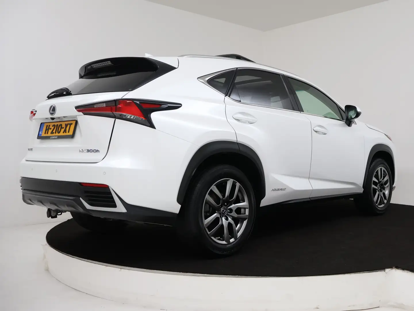Lexus NX 300h AWD Sport Edition | Navigatie | Schuif-Kantel dak Wit - 2