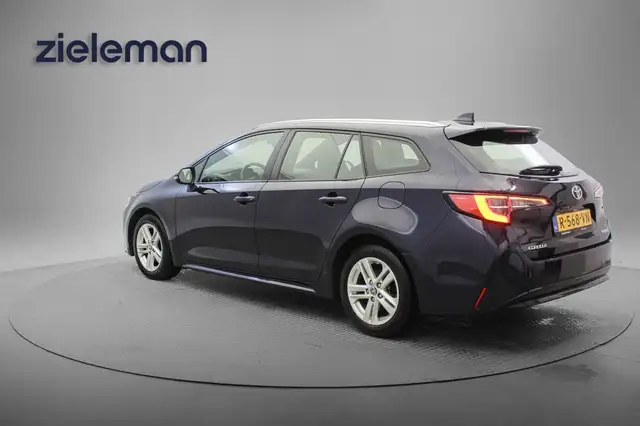 Toyota Corolla view 3