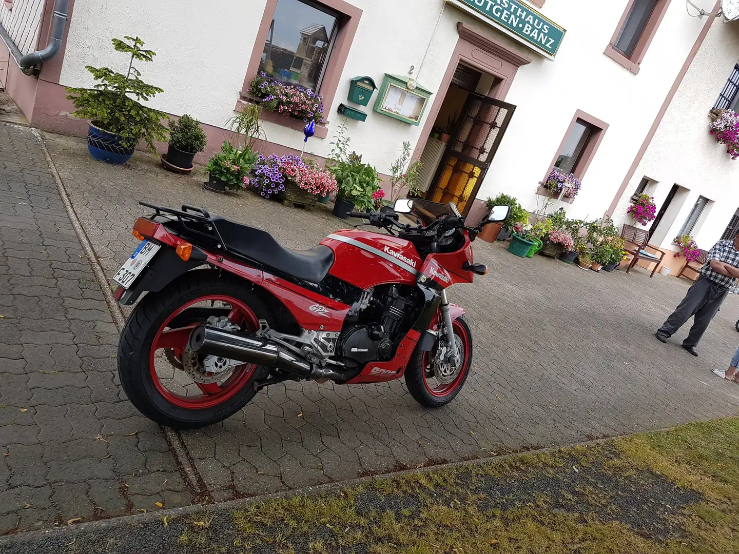 Kawasaki GPZ 900 R Rood - 2