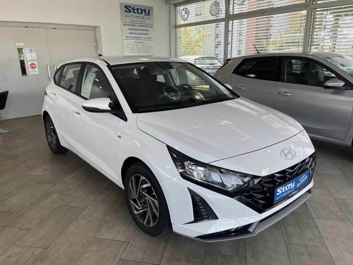 Hyundai i20 1.0 T-GDI Winterräder Navi Kamera Alu PDC Weiß - 1