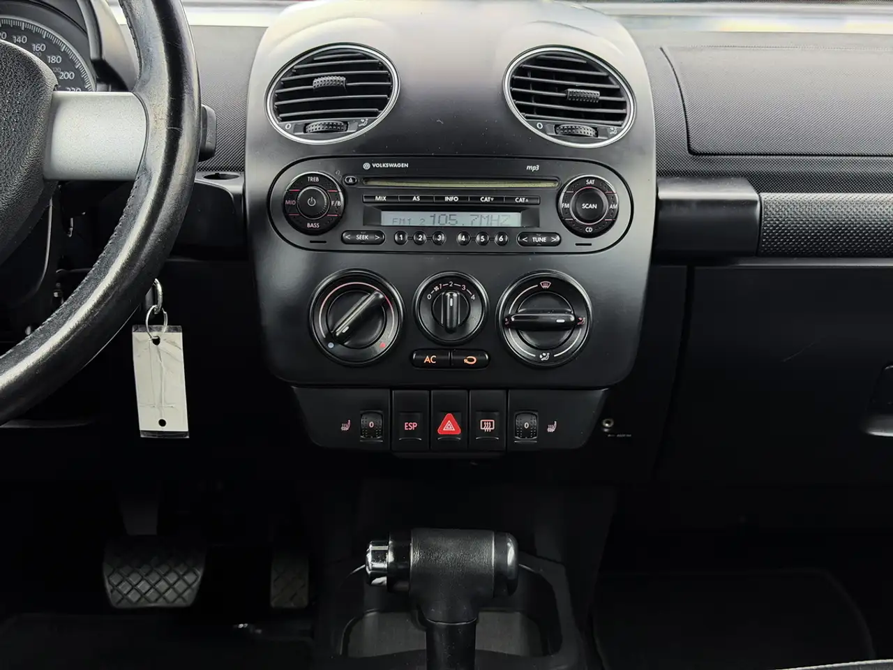 Volkswagen Beetle photo Volkswagen Beetle