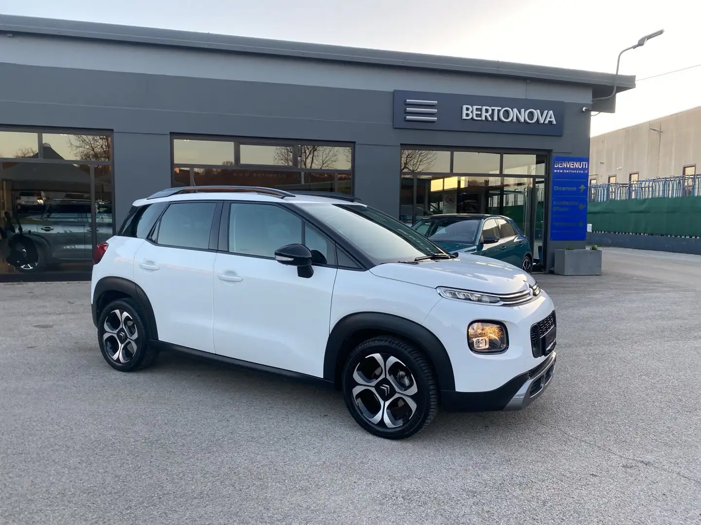 Citroen C3 Aircross BlueHDi 120 S&S EAT6 Shine Weiß - 1