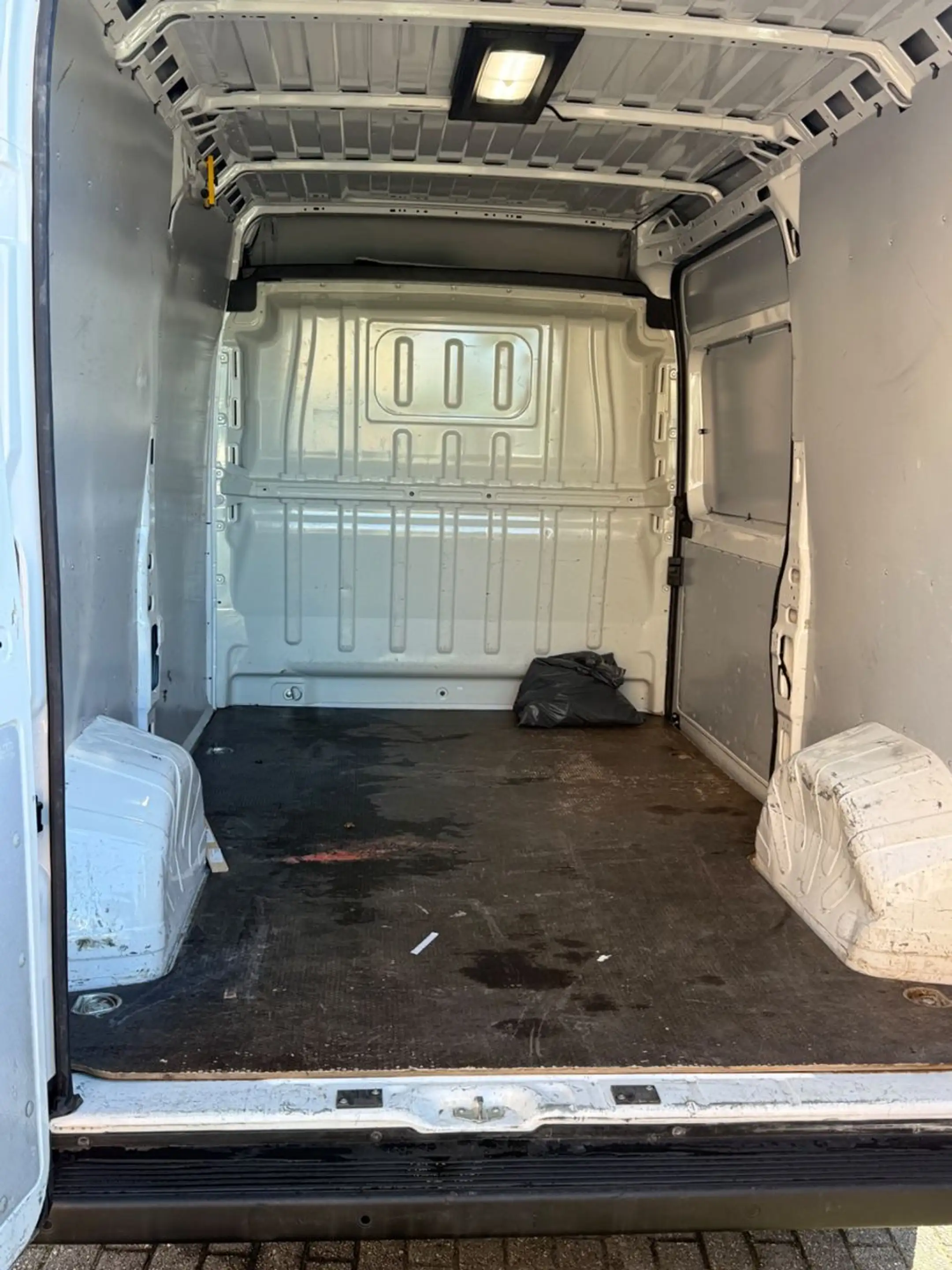 Fiat Ducato H2 Kastenwagen 33 L2H2 140 Multijet Flach — photo 8