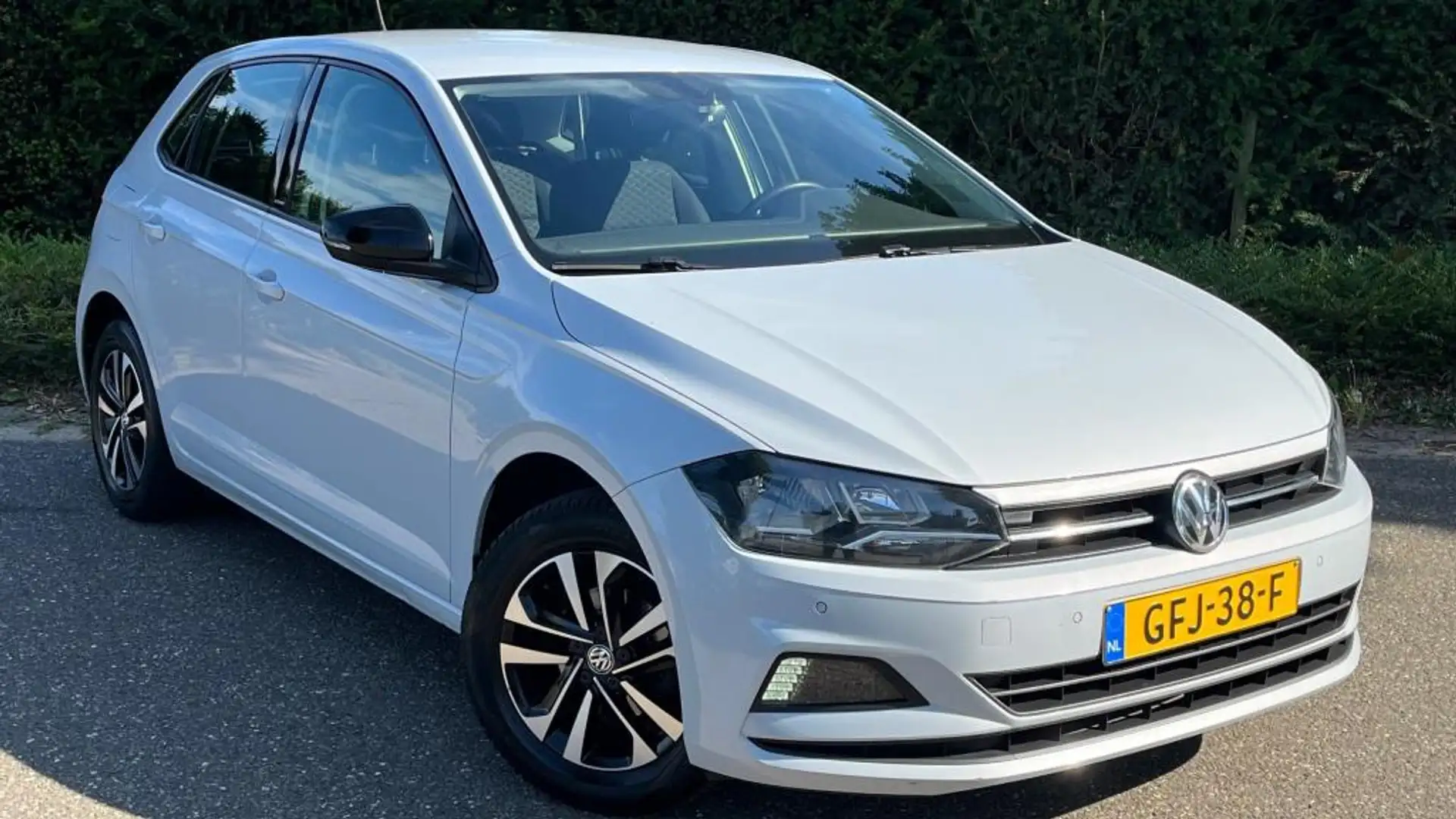 Volkswagen Polo 1.0 TSI Comfortline Business l Clima l PDC l Blanc - 2