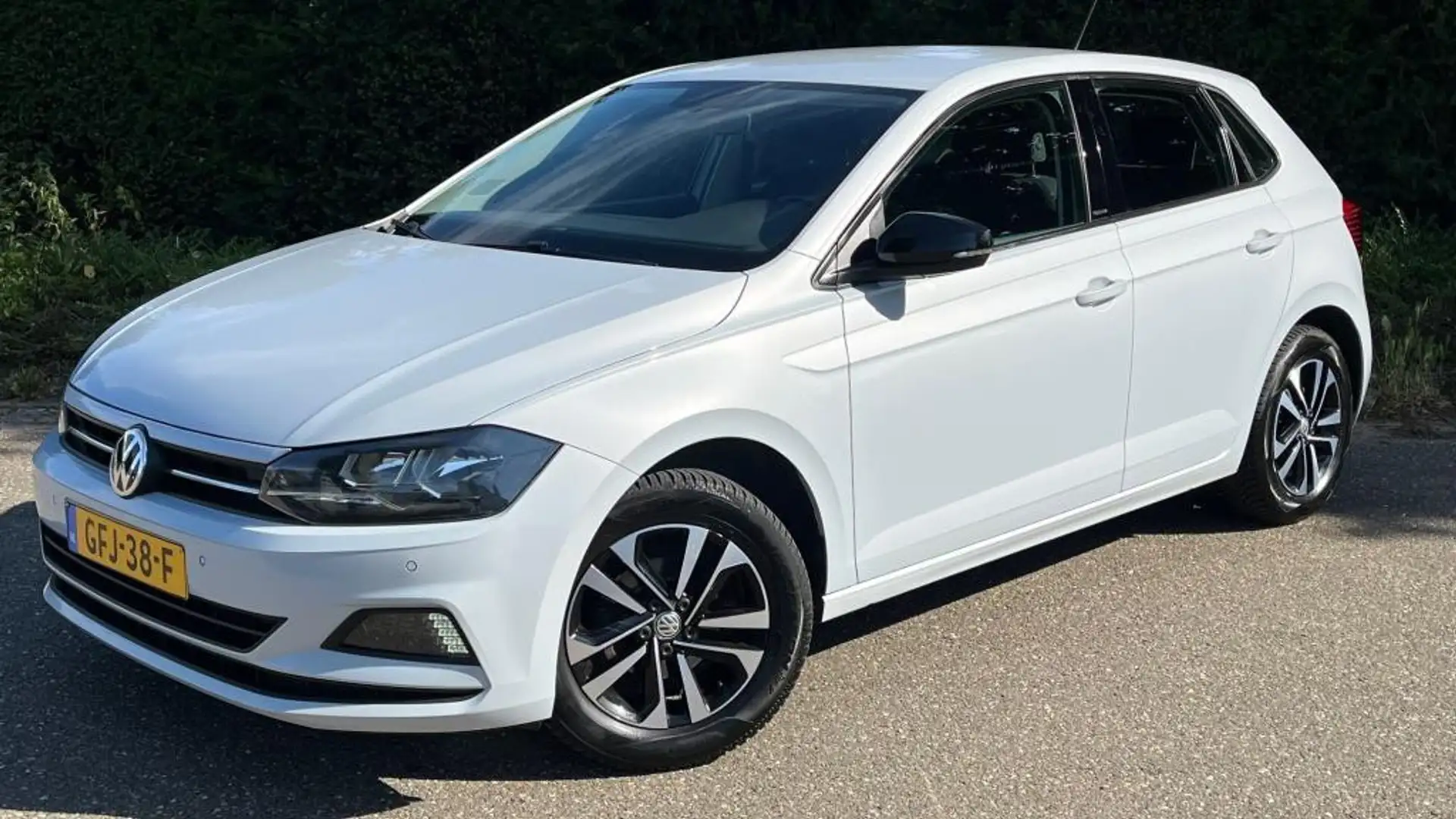 Volkswagen Polo 1.0 TSI Comfortline Business l Clima l PDC l Blanc - 1