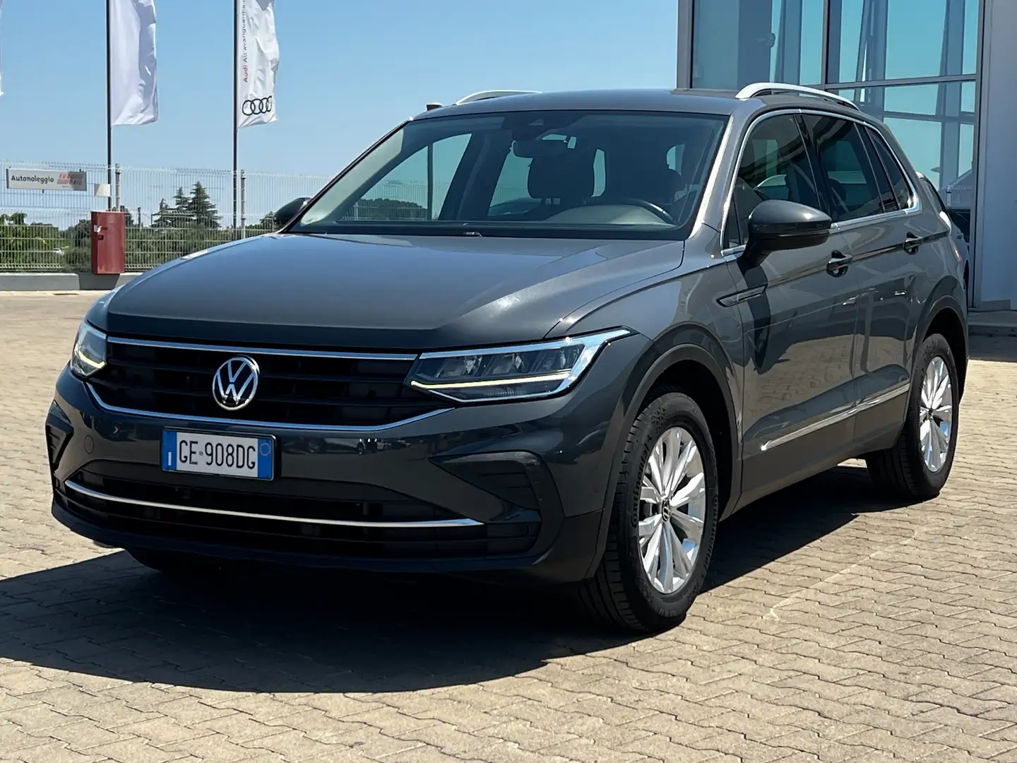 Volkswagen Tiguan Tiguan 2.0 tdi Life 150cv dsg Gris - 1