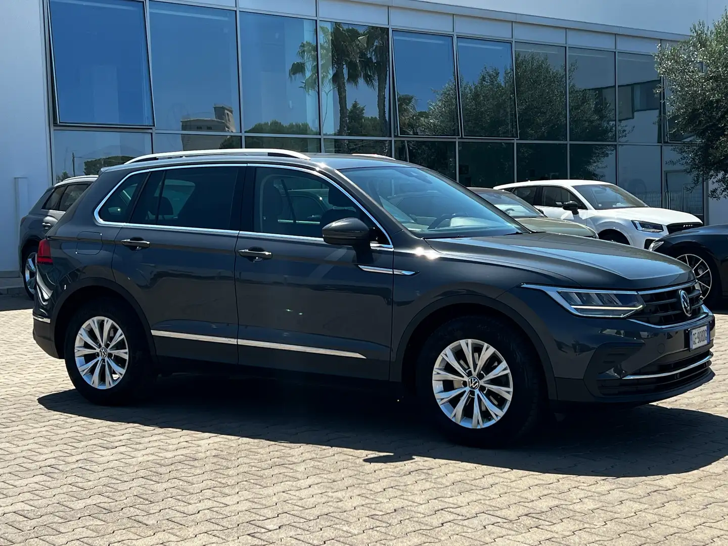 Volkswagen Tiguan Tiguan 2.0 tdi Life 150cv dsg Gris - 2