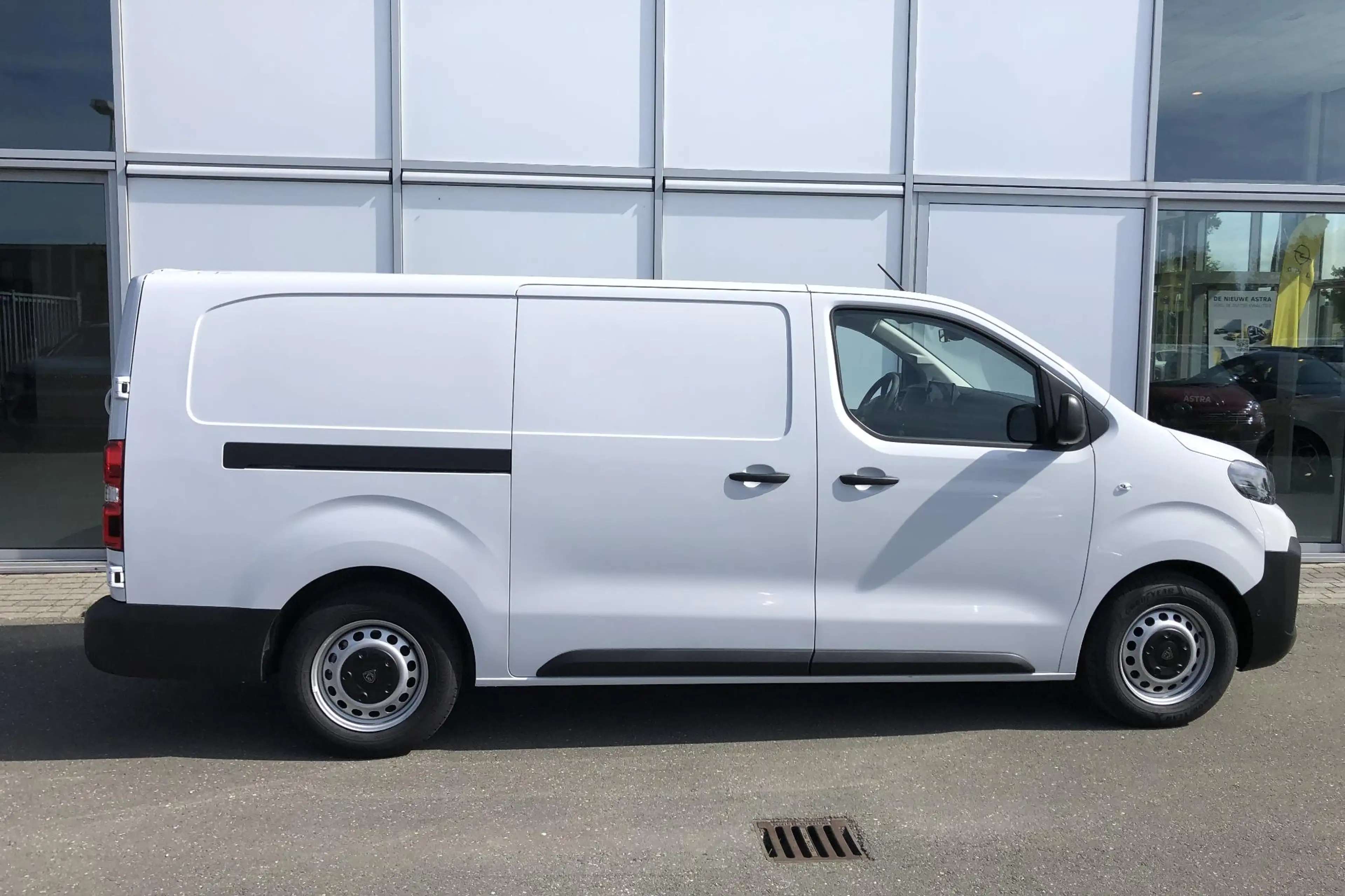 Peugeot e-Expert EV L3 75 kWh | Navigatie | Camera | 3pers. | Laadr — photo 3