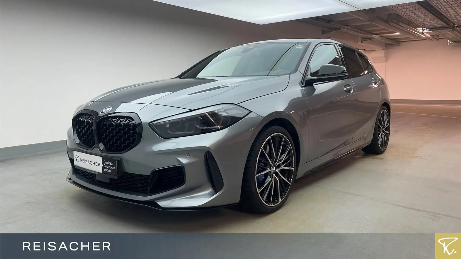 BMW 135 i A xDrive LCProf Pano M-Perf elHk eSitz+Mem Grau - 1