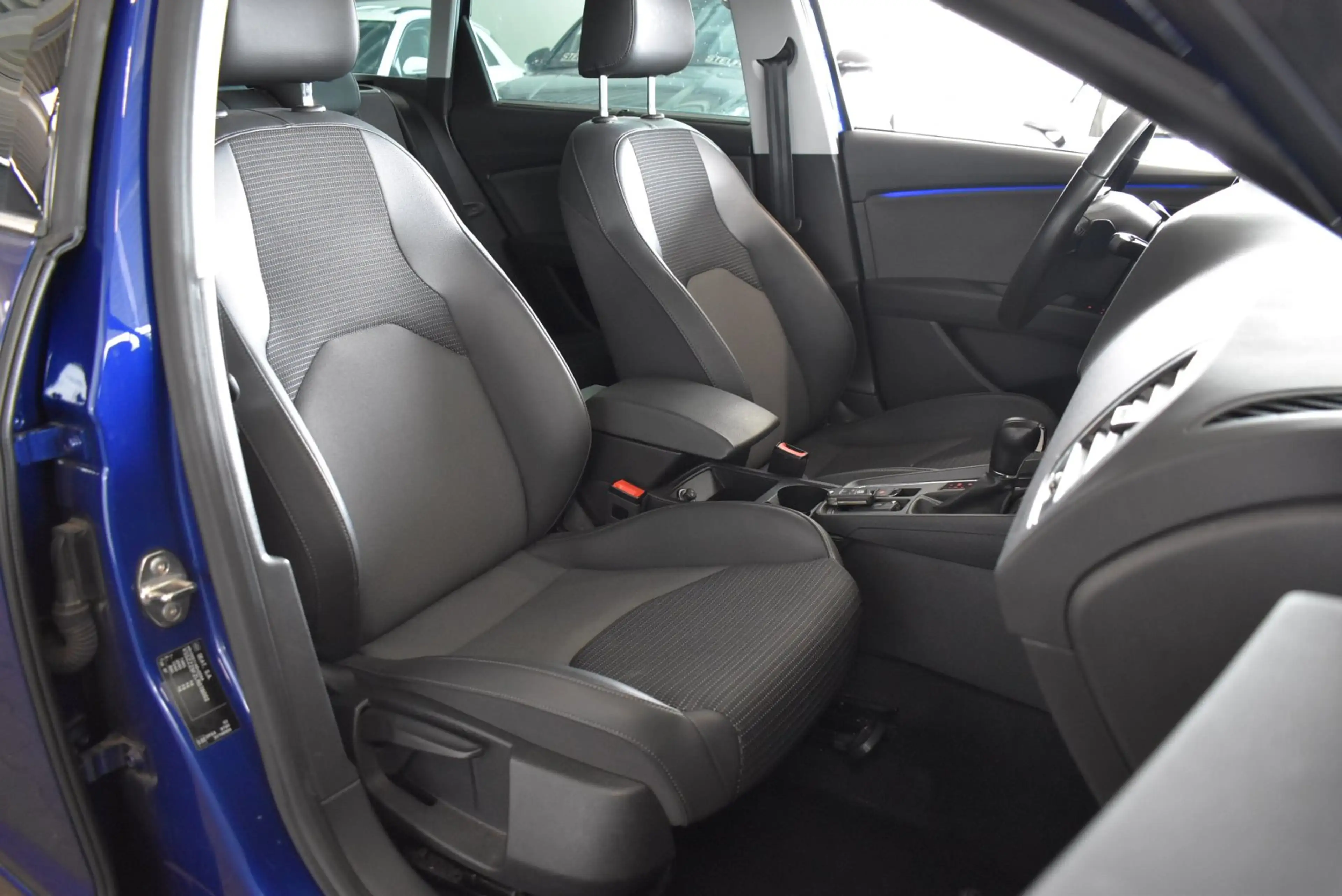 SEAT Leon ST 2.0 TDI DSG Xcellence NAVI APP LED Winterpkt AC — photo 12