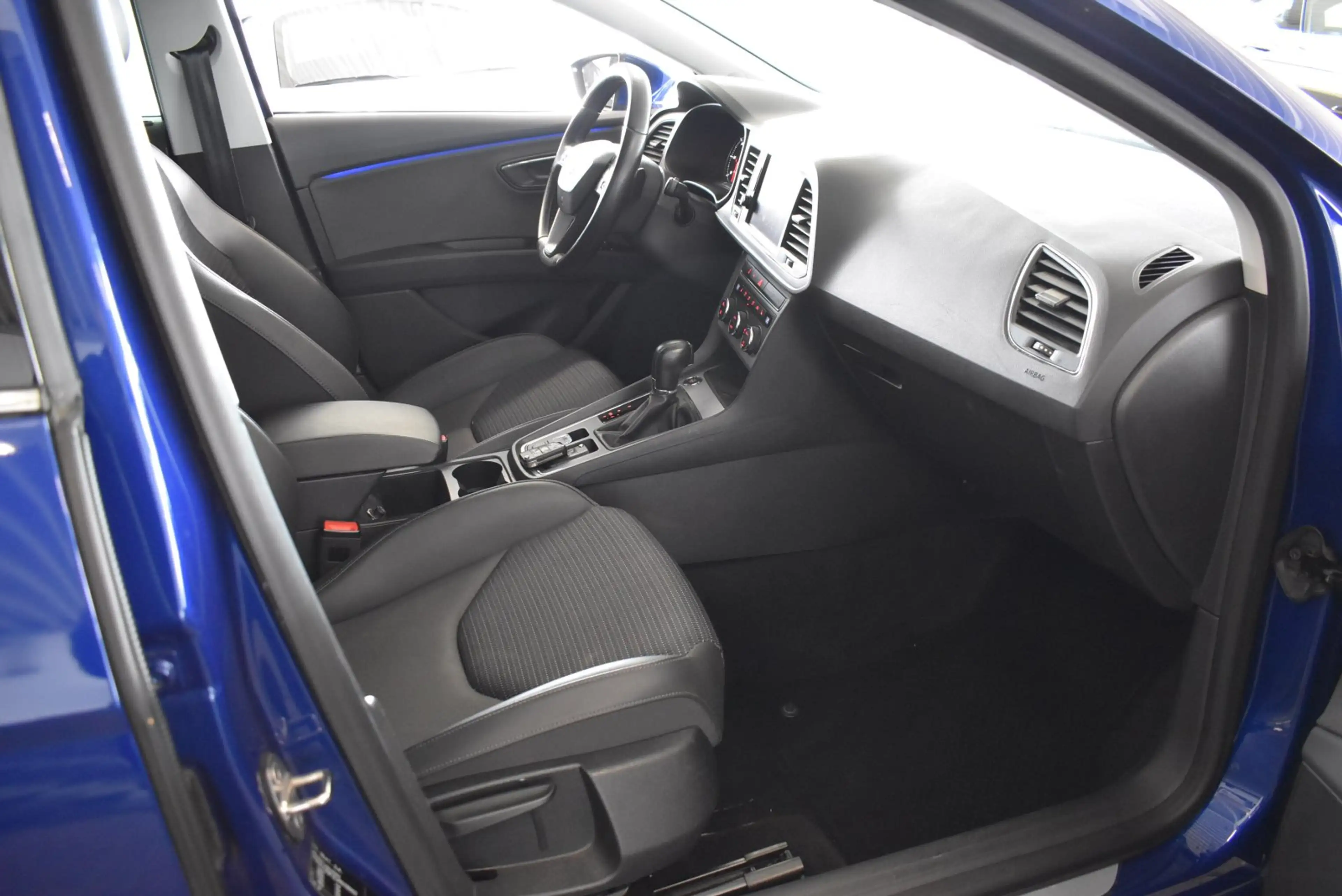 SEAT Leon ST 2.0 TDI DSG Xcellence NAVI APP LED Winterpkt AC — photo 13