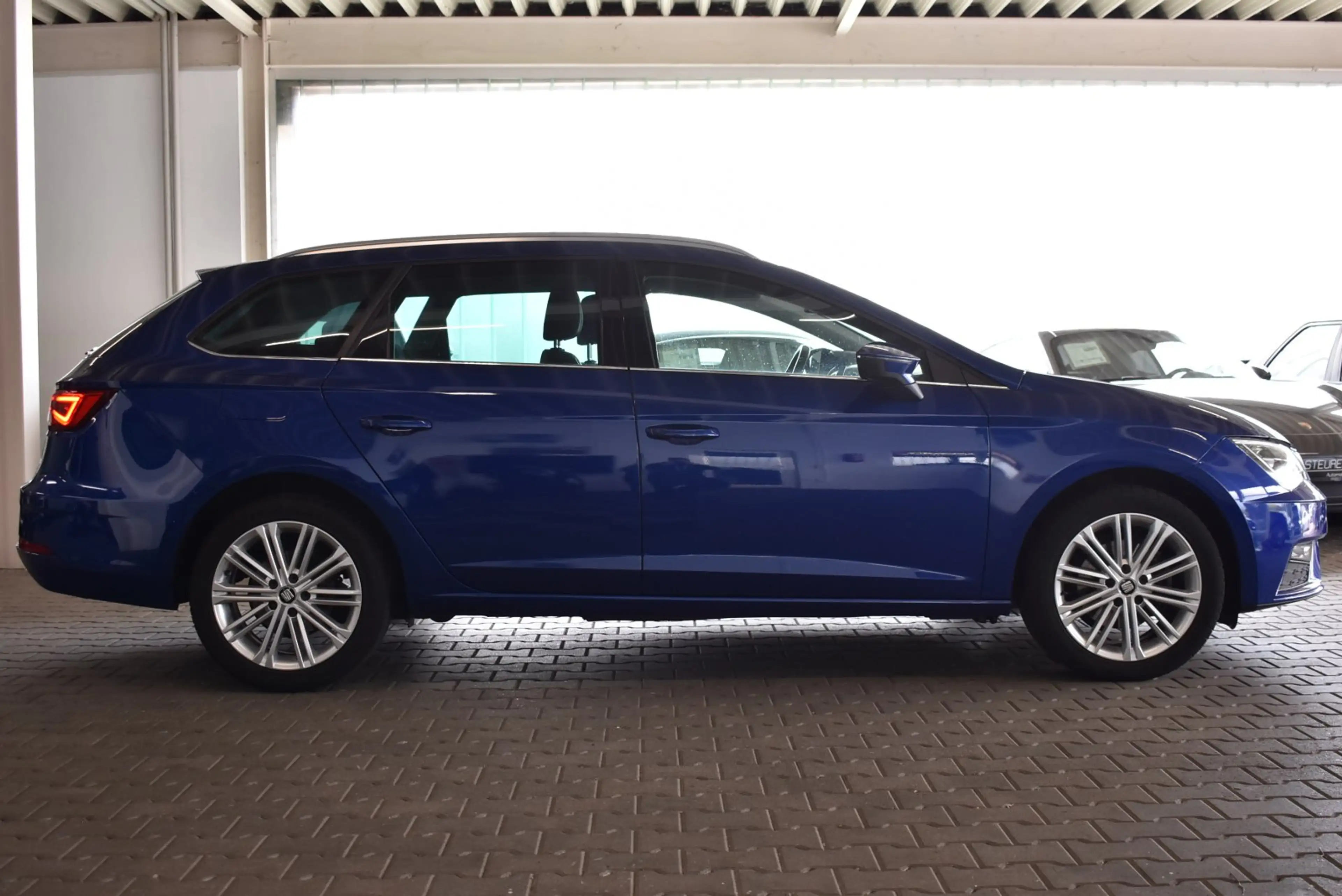 SEAT Leon ST 2.0 TDI DSG Xcellence NAVI APP LED Winterpkt AC — photo 7