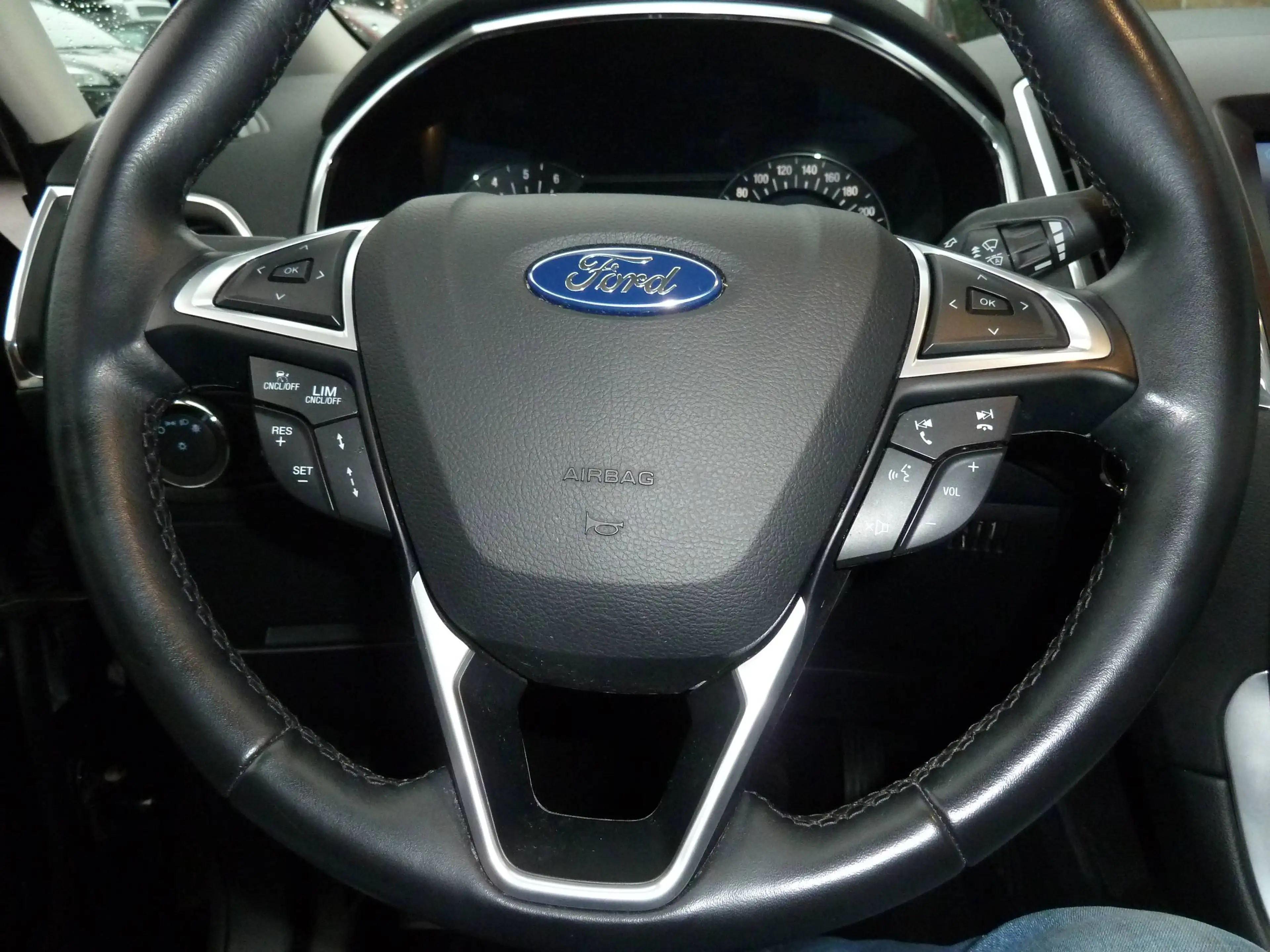 Ford S-Max Titanium — photo 11