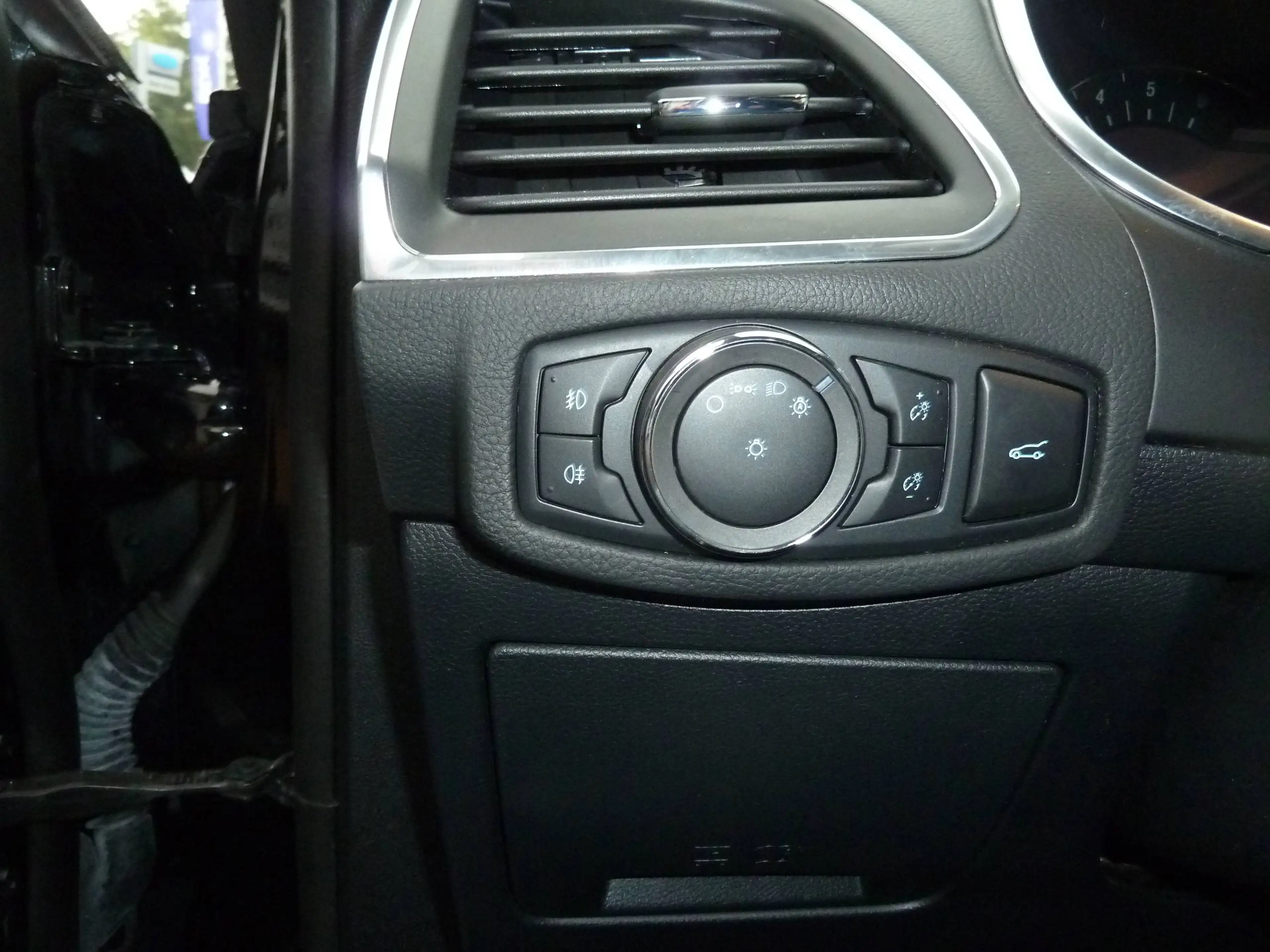 Ford S-Max Titanium — photo 7