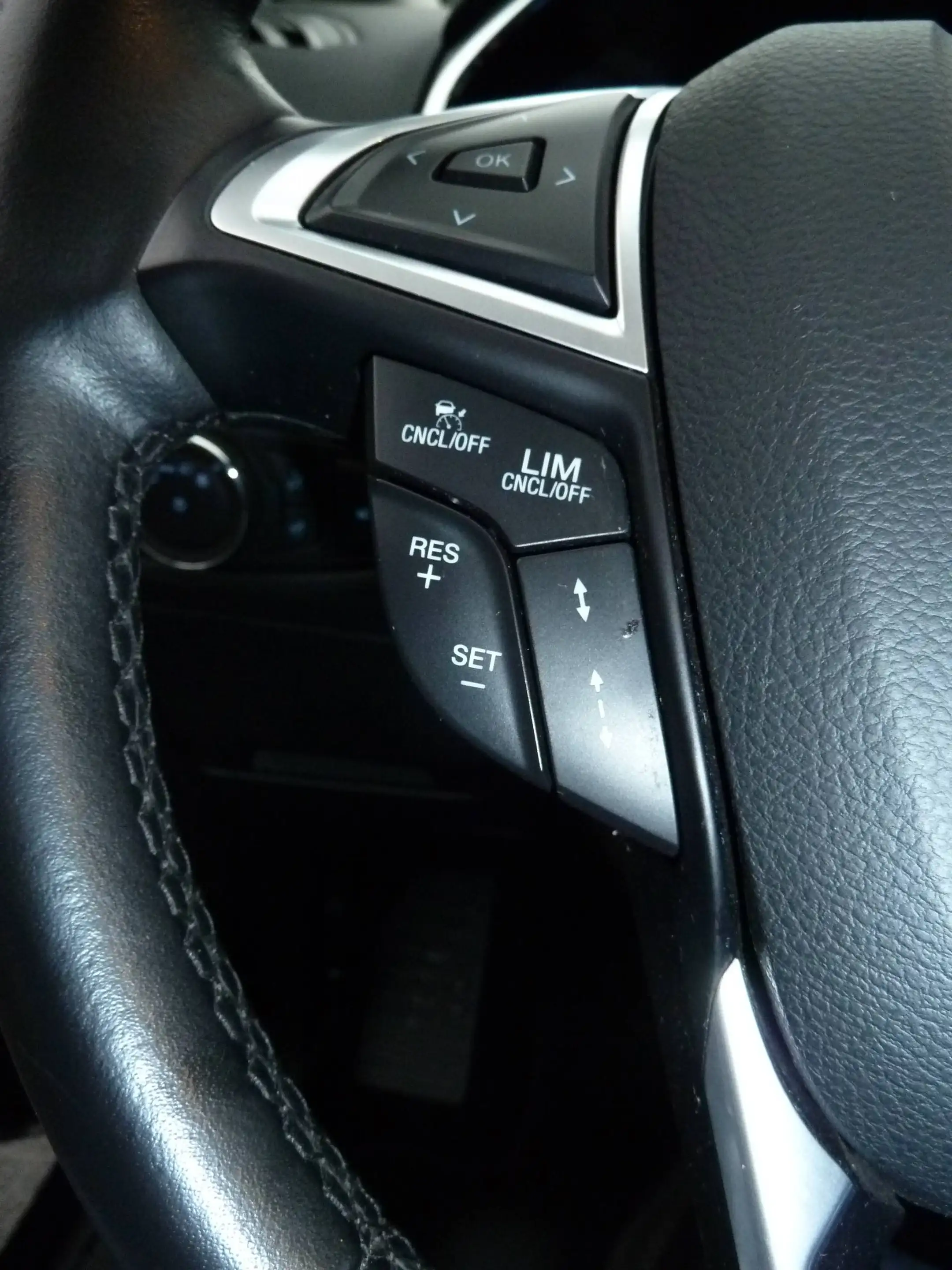 Ford S-Max Titanium — photo 13