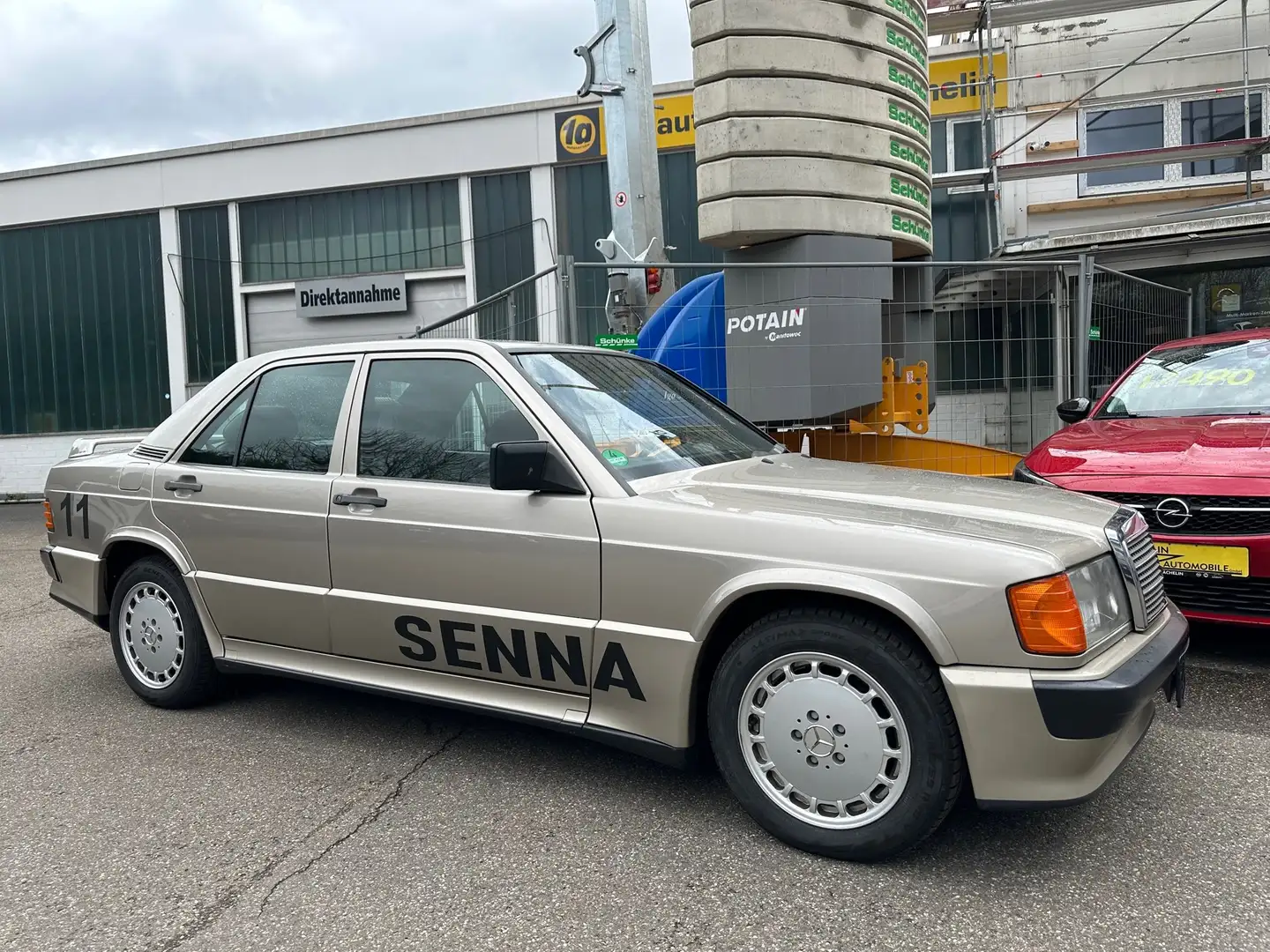 Mercedes-Benz 190 E 2.3 16V TEILLEDER,SDACH,H-ZULASSUNG Stříbrná - 1